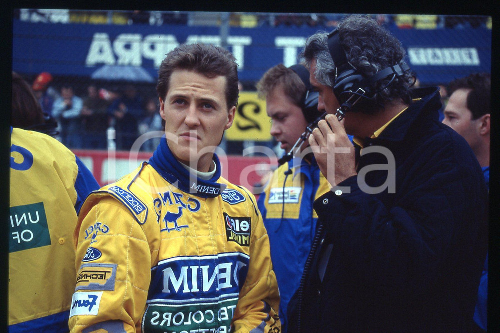 35mm vintage slide*1990ca FORMULA 1 Michael SCHUMACHER in CAMEL BENETTON FORD(3)  Diapositiva d'epoca, in formato 35 mm.CONDIZIONI: GOODE' severamente vietata la riproduzione. Tutti i diritti sono riservati.Nella diapositiva ICharta mette in vendita, sul negozio eBay e in esclusiva sul sito "icharta" il proprio archivio composto da numerose diapositive e negativi fotografici d'epoca, tutti originali e autentici, che attraversano la storia del costume italiano tra gli la fine degli anni Sessanta e Novanta.Si tratta di uno sguardo inedito sull'attualit&agrave;, la politica, la vita quotidiana, il gossip e la cultura, che fotografa il cambiamento della nazione in quest'ultimo scorcio del XX secolo. Un'occasione unica per il mercato del collezionismo, che vede finalmente disponibile un archivio eccezionale per vastit&agrave;, tematiche e condizioni, in un settore (il negativo fotografico e la diapositiva) di assoluta novit&agrave; e dalle interessanti prospettive di investimento.  FAIR/discreto   originale e autentica 1