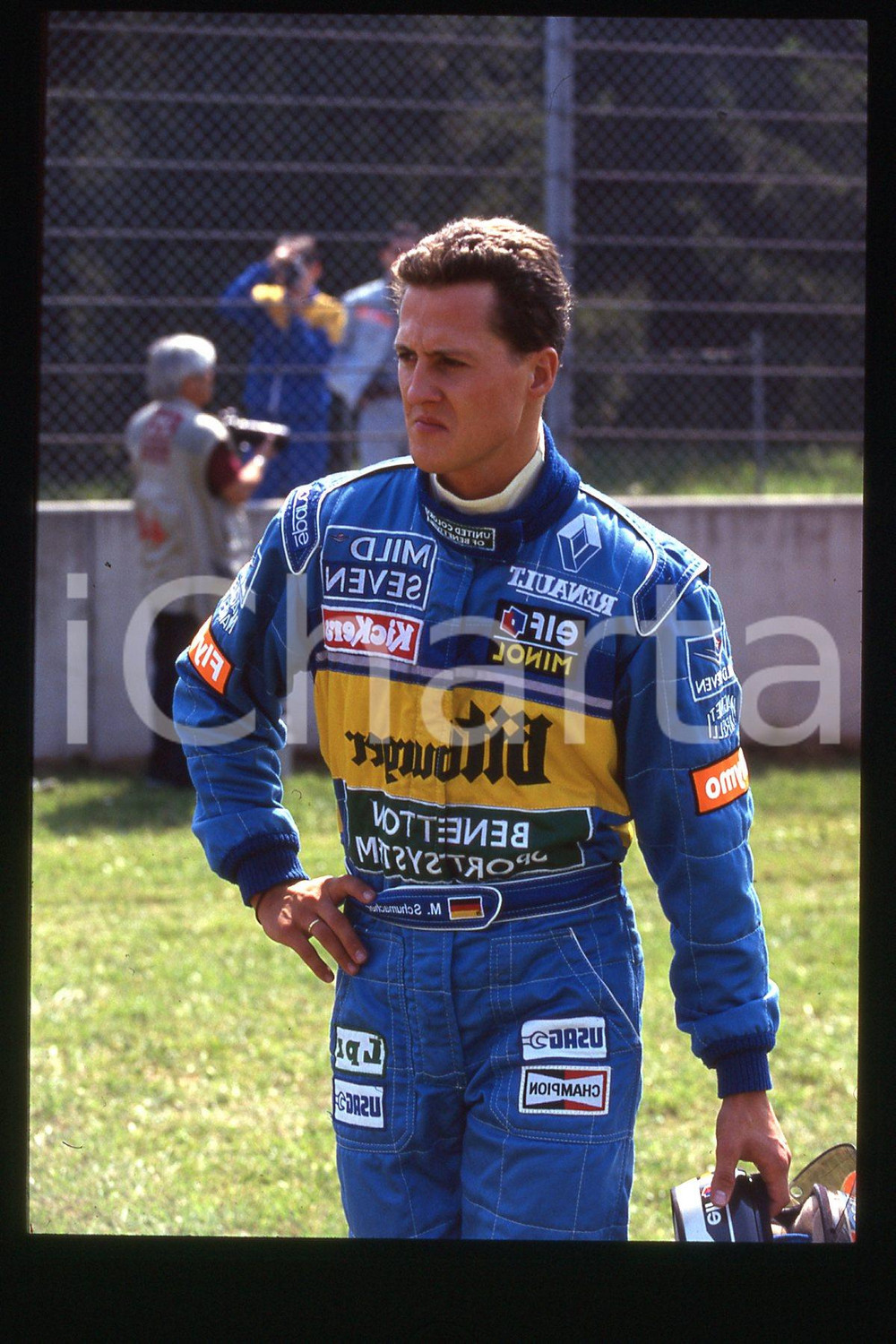 35mm vintage slide*1990ca FORMULA1 Michael SCHUMACHER MILD7 BENETTON RENAULT (9)  Diapositiva d'epoca, in formato 35 mm.CONDIZIONI: GOODE' severamente vietata la riproduzione. Tutti i diritti sono riservati.Nella diapositiva ICharta mette in vendita, sul negozio eBay e in esclusiva sul sito "icharta" il proprio archivio composto da numerose diapositive e negativi fotografici d'epoca, tutti originali e autentici, che attraversano la storia del costume italiano tra gli la fine degli anni Sessanta e Novanta.Si tratta di uno sguardo inedito sull'attualit&agrave;, la politica, la vita quotidiana, il gossip e la cultura, che fotografa il cambiamento della nazione in quest'ultimo scorcio del XX secolo. Un'occasione unica per il mercato del collezionismo, che vede finalmente disponibile un archivio eccezionale per vastit&agrave;, tematiche e condizioni, in un settore (il negativo fotografico e la diapositiva) di assoluta novit&agrave; e dalle interessanti prospettive di investimento.  FAIR/discreto   originale e autentica 1