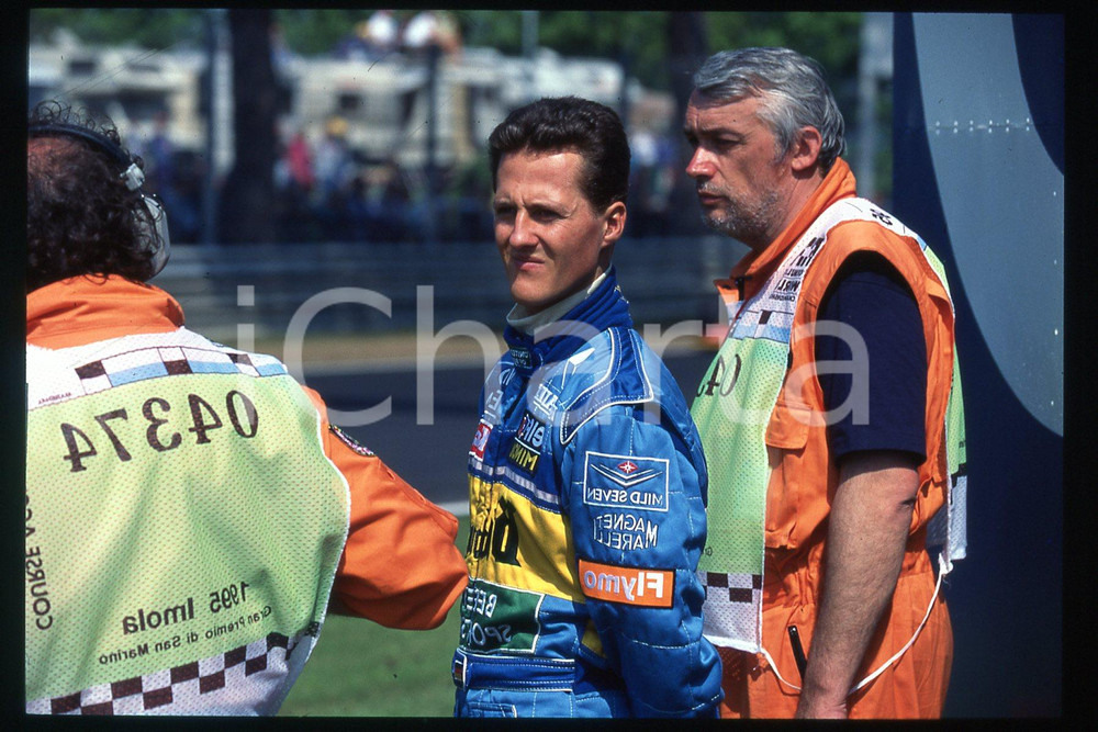 35mm vintage slide*1990ca FORMULA1 Michael SCHUMACHER MILD7 BENETTON RENAULT(48)  Diapositiva d'epoca, in formato 35 mm.CONDIZIONI: GOODE' severamente vietata la riproduzione. Tutti i diritti sono riservati.Nella diapositiva ICharta mette in vendita, sul negozio eBay e in esclusiva sul sito "icharta" il proprio archivio composto da numerose diapositive e negativi fotografici d'epoca, tutti originali e autentici, che attraversano la storia del costume italiano tra gli la fine degli anni Sessanta e Novanta.Si tratta di uno sguardo inedito sull'attualit&agrave;, la politica, la vita quotidiana, il gossip e la cultura, che fotografa il cambiamento della nazione in quest'ultimo scorcio del XX secolo. Un'occasione unica per il mercato del collezionismo, che vede finalmente disponibile un archivio eccezionale per vastit&agrave;, tematiche e condizioni, in un settore (il negativo fotografico e la diapositiva) di assoluta novit&agrave; e dalle interessanti prospettive di investimento.  FAIR/discreto   originale e autentica 1