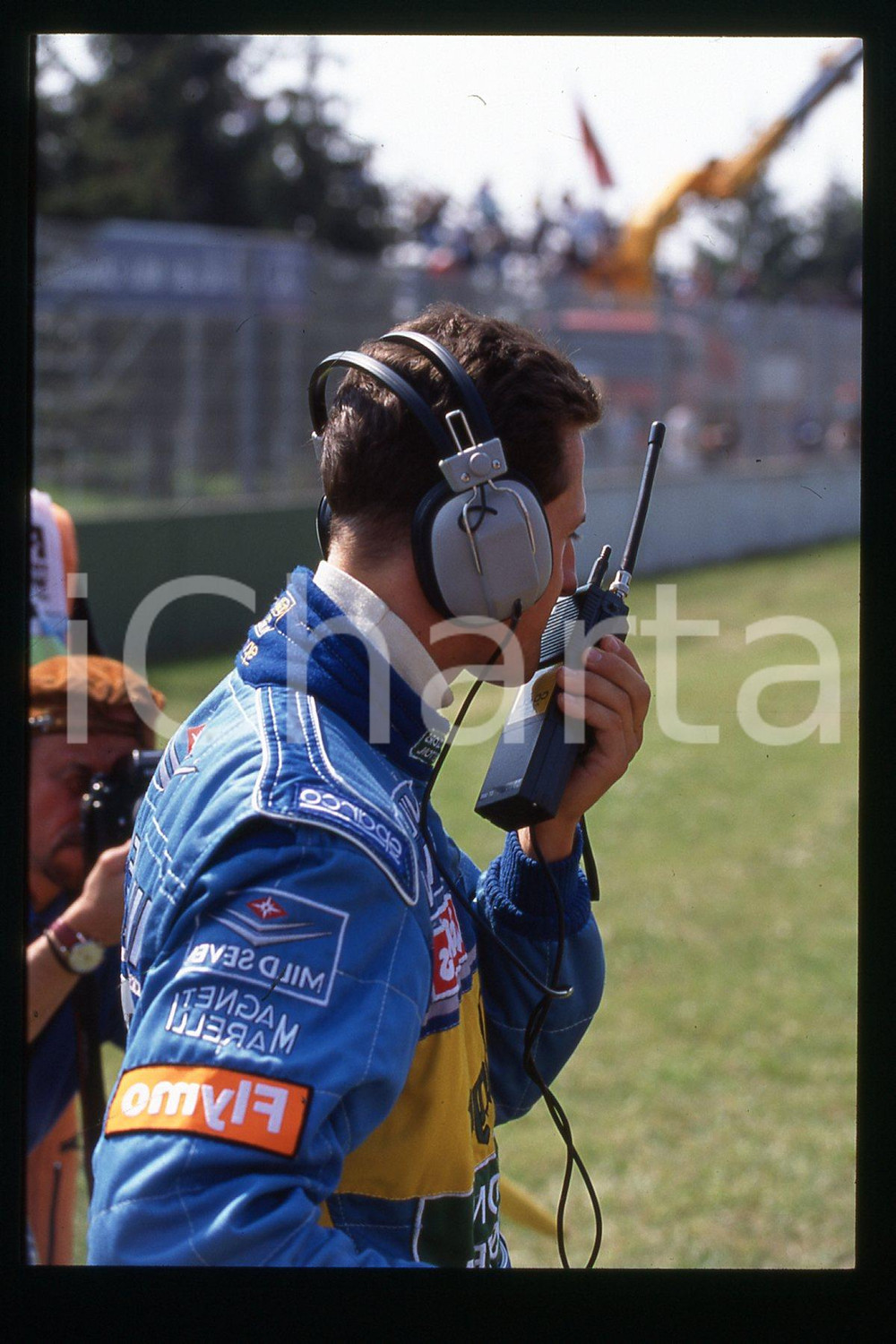 35mm vintage slide*1990ca FORMULA1 Michael SCHUMACHER MILD7 BENETTON RENAULT(52)  Diapositiva d'epoca, in formato 35 mm.CONDIZIONI: GOODE' severamente vietata la riproduzione. Tutti i diritti sono riservati.Nella diapositiva ICharta mette in vendita, sul negozio eBay e in esclusiva sul sito "icharta" il proprio archivio composto da numerose diapositive e negativi fotografici d'epoca, tutti originali e autentici, che attraversano la storia del costume italiano tra gli la fine degli anni Sessanta e Novanta.Si tratta di uno sguardo inedito sull'attualit&agrave;, la politica, la vita quotidiana, il gossip e la cultura, che fotografa il cambiamento della nazione in quest'ultimo scorcio del XX secolo. Un'occasione unica per il mercato del collezionismo, che vede finalmente disponibile un archivio eccezionale per vastit&agrave;, tematiche e condizioni, in un settore (il negativo fotografico e la diapositiva) di assoluta novit&agrave; e dalle interessanti prospettive di investimento.  FAIR/discreto   originale e autentica 1