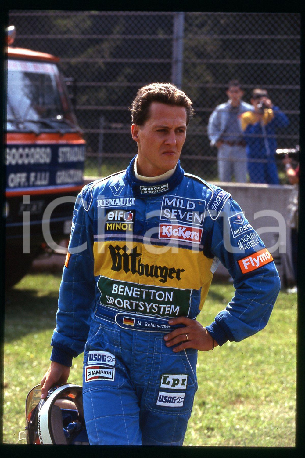 35mm vintage slide*1990ca FORMULA1 Michael SCHUMACHER MILD7 BENETTON RENAULT(55)  Diapositiva d'epoca, in formato 35 mm.CONDIZIONI: GOODE' severamente vietata la riproduzione. Tutti i diritti sono riservati.Nella diapositiva ICharta mette in vendita, sul negozio eBay e in esclusiva sul sito "icharta" il proprio archivio composto da numerose diapositive e negativi fotografici d'epoca, tutti originali e autentici, che attraversano la storia del costume italiano tra gli la fine degli anni Sessanta e Novanta.Si tratta di uno sguardo inedito sull'attualit&agrave;, la politica, la vita quotidiana, il gossip e la cultura, che fotografa il cambiamento della nazione in quest'ultimo scorcio del XX secolo. Un'occasione unica per il mercato del collezionismo, che vede finalmente disponibile un archivio eccezionale per vastit&agrave;, tematiche e condizioni, in un settore (il negativo fotografico e la diapositiva) di assoluta novit&agrave; e dalle interessanti prospettive di investimento.  FAIR/discreto   originale e autentica 1