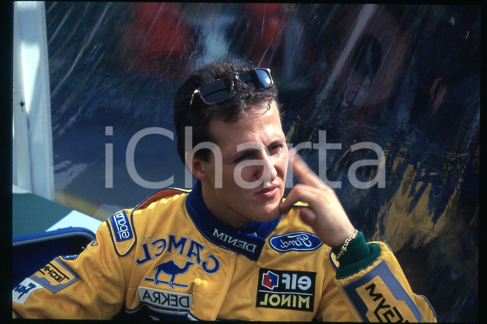 35mm vintage slide*1990ca FORMULA1 Michael SCHUMACHER in CAMEL BENETTON FORD(27)  Diapositiva d'epoca, in formato 35 mm.CONDIZIONI: GOODE' severamente vietata la riproduzione. Tutti i diritti sono riservati.Nella diapositiva ICharta mette in vendita, sul negozio eBay e in esclusiva sul sito "icharta" il proprio archivio composto da numerose diapositive e negativi fotografici d'epoca, tutti originali e autentici, che attraversano la storia del costume italiano tra gli la fine degli anni Sessanta e Novanta.Si tratta di uno sguardo inedito sull'attualit&agrave;, la politica, la vita quotidiana, il gossip e la cultura, che fotografa il cambiamento della nazione in quest'ultimo scorcio del XX secolo. Un'occasione unica per il mercato del collezionismo, che vede finalmente disponibile un archivio eccezionale per vastit&agrave;, tematiche e condizioni, in un settore (il negativo fotografico e la diapositiva) di assoluta novit&agrave; e dalle interessanti prospettive di investimento.  FAIR/discreto   originale e autentica 1