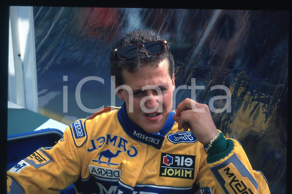 35mm vintage slide*1990ca FORMULA1 Michael SCHUMACHER in CAMEL BENETTON FORD(31)  Diapositiva d'epoca, in formato 35 mm.CONDIZIONI: GOODE' severamente vietata la riproduzione. Tutti i diritti sono riservati.Nella diapositiva ICharta mette in vendita, sul negozio eBay e in esclusiva sul sito "icharta" il proprio archivio composto da numerose diapositive e negativi fotografici d'epoca, tutti originali e autentici, che attraversano la storia del costume italiano tra gli la fine degli anni Sessanta e Novanta.Si tratta di uno sguardo inedito sull'attualit&agrave;, la politica, la vita quotidiana, il gossip e la cultura, che fotografa il cambiamento della nazione in quest'ultimo scorcio del XX secolo. Un'occasione unica per il mercato del collezionismo, che vede finalmente disponibile un archivio eccezionale per vastit&agrave;, tematiche e condizioni, in un settore (il negativo fotografico e la diapositiva) di assoluta novit&agrave; e dalle interessanti prospettive di investimento.  FAIR/discreto   originale e autentica 1