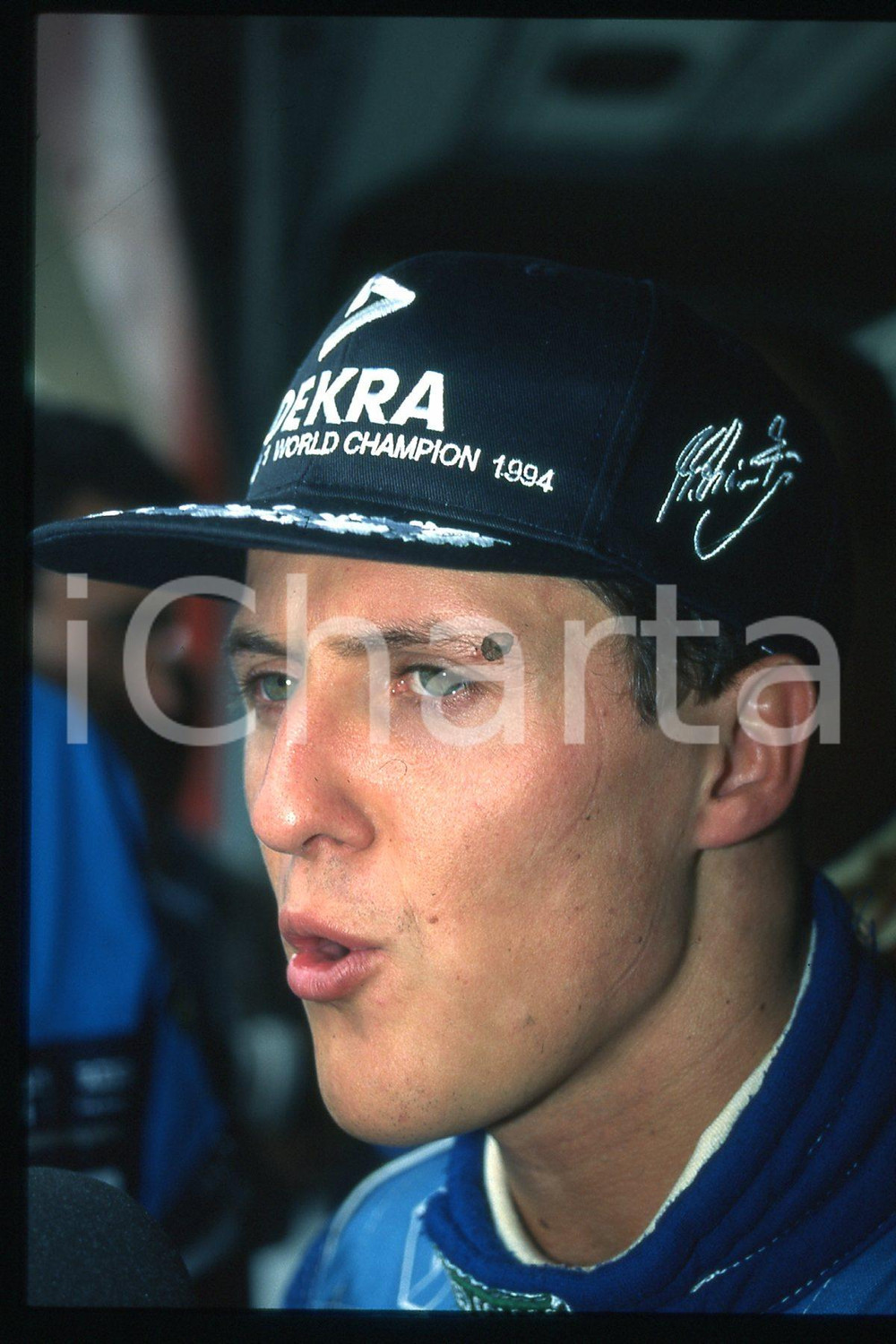 35mm vintage slide*1990ca FORMULA1 Michael SCHUMACHER MILD7 BENETTON RENAULT(62)  Diapositiva d'epoca, in formato 35 mm.CONDIZIONI: GOODE' severamente vietata la riproduzione. Tutti i diritti sono riservati.Nella diapositiva ICharta mette in vendita, sul negozio eBay e in esclusiva sul sito "icharta" il proprio archivio composto da numerose diapositive e negativi fotografici d'epoca, tutti originali e autentici, che attraversano la storia del costume italiano tra gli la fine degli anni Sessanta e Novanta.Si tratta di uno sguardo inedito sull'attualit&agrave;, la politica, la vita quotidiana, il gossip e la cultura, che fotografa il cambiamento della nazione in quest'ultimo scorcio del XX secolo. Un'occasione unica per il mercato del collezionismo, che vede finalmente disponibile un archivio eccezionale per vastit&agrave;, tematiche e condizioni, in un settore (il negativo fotografico e la diapositiva) di assoluta novit&agrave; e dalle interessanti prospettive di investimento.  FAIR/discreto   originale e autentica 1