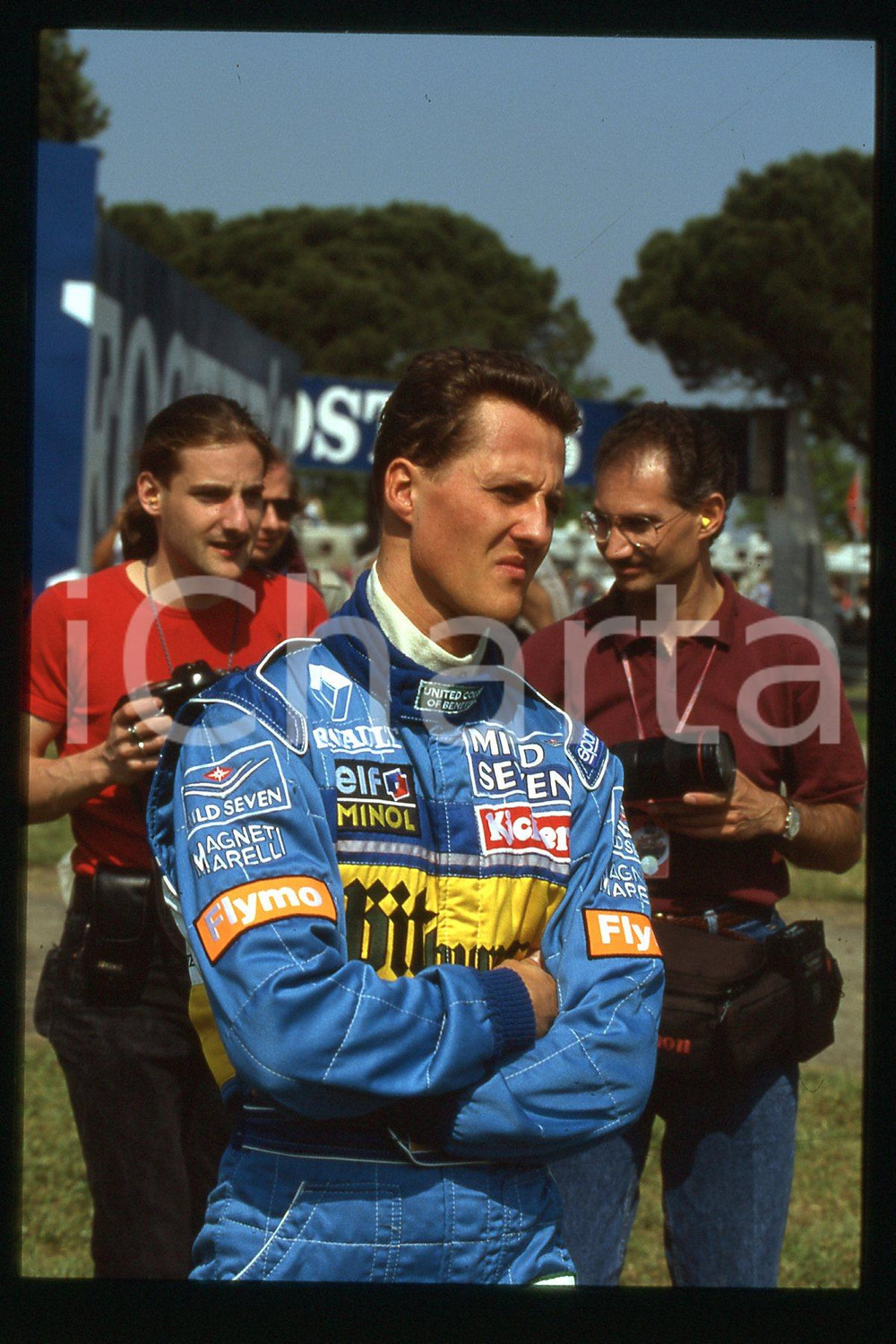 35mm vintage slide*1990ca FORMULA1 Michael SCHUMACHER MILD7 BENETTON RENAULT(67)  Diapositiva d'epoca, in formato 35 mm.CONDIZIONI: GOODE' severamente vietata la riproduzione. Tutti i diritti sono riservati.Nella diapositiva ICharta mette in vendita, sul negozio eBay e in esclusiva sul sito "icharta" il proprio archivio composto da numerose diapositive e negativi fotografici d'epoca, tutti originali e autentici, che attraversano la storia del costume italiano tra gli la fine degli anni Sessanta e Novanta.Si tratta di uno sguardo inedito sull'attualit&agrave;, la politica, la vita quotidiana, il gossip e la cultura, che fotografa il cambiamento della nazione in quest'ultimo scorcio del XX secolo. Un'occasione unica per il mercato del collezionismo, che vede finalmente disponibile un archivio eccezionale per vastit&agrave;, tematiche e condizioni, in un settore (il negativo fotografico e la diapositiva) di assoluta novit&agrave; e dalle interessanti prospettive di investimento.  FAIR/discreto   originale e autentica 1