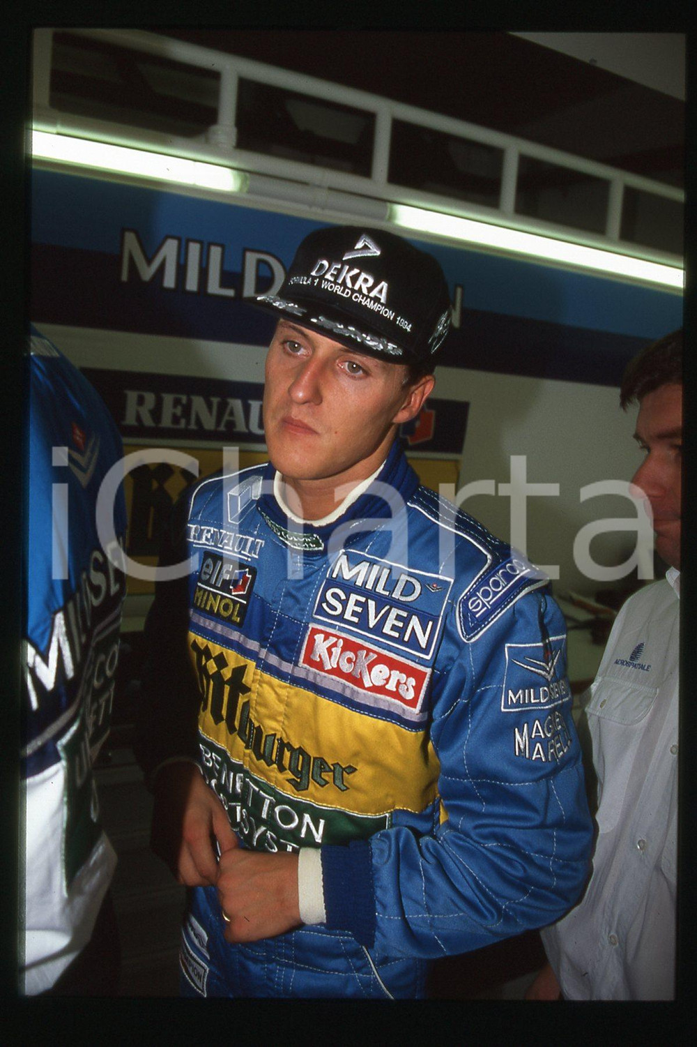 35mm vintage slide*1990ca FORMULA1 Michael SCHUMACHER MILD7 BENETTON RENAULT(73)  Diapositiva d'epoca, in formato 35 mm.CONDIZIONI: GOODE' severamente vietata la riproduzione. Tutti i diritti sono riservati.Nella diapositiva ICharta mette in vendita, sul negozio eBay e in esclusiva sul sito "icharta" il proprio archivio composto da numerose diapositive e negativi fotografici d'epoca, tutti originali e autentici, che attraversano la storia del costume italiano tra gli la fine degli anni Sessanta e Novanta.Si tratta di uno sguardo inedito sull'attualit&agrave;, la politica, la vita quotidiana, il gossip e la cultura, che fotografa il cambiamento della nazione in quest'ultimo scorcio del XX secolo. Un'occasione unica per il mercato del collezionismo, che vede finalmente disponibile un archivio eccezionale per vastit&agrave;, tematiche e condizioni, in un settore (il negativo fotografico e la diapositiva) di assoluta novit&agrave; e dalle interessanti prospettive di investimento.  FAIR/discreto   originale e autentica 1