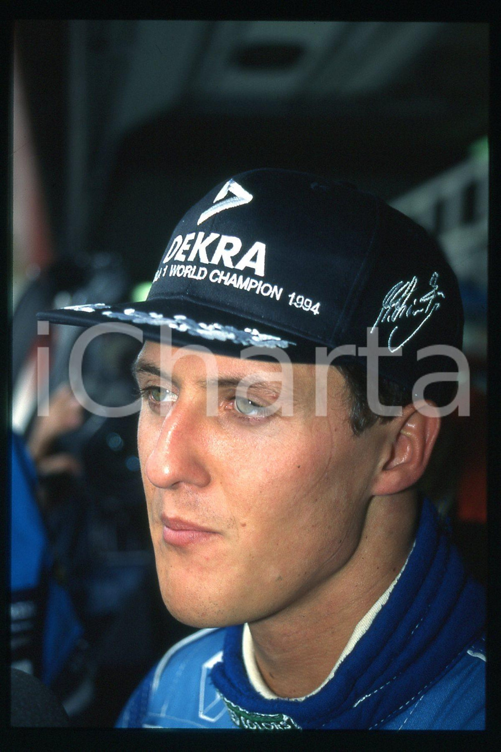 35mm vintage slide*1990ca FORMULA1 Michael SCHUMACHER MILD7 BENETTON RENAULT(74)  Diapositiva d'epoca, in formato 35 mm.CONDIZIONI: GOODE' severamente vietata la riproduzione. Tutti i diritti sono riservati.Nella diapositiva ICharta mette in vendita, sul negozio eBay e in esclusiva sul sito "icharta" il proprio archivio composto da numerose diapositive e negativi fotografici d'epoca, tutti originali e autentici, che attraversano la storia del costume italiano tra gli la fine degli anni Sessanta e Novanta.Si tratta di uno sguardo inedito sull'attualit&agrave;, la politica, la vita quotidiana, il gossip e la cultura, che fotografa il cambiamento della nazione in quest'ultimo scorcio del XX secolo. Un'occasione unica per il mercato del collezionismo, che vede finalmente disponibile un archivio eccezionale per vastit&agrave;, tematiche e condizioni, in un settore (il negativo fotografico e la diapositiva) di assoluta novit&agrave; e dalle interessanti prospettive di investimento.  FAIR/discreto   originale e autentica 1