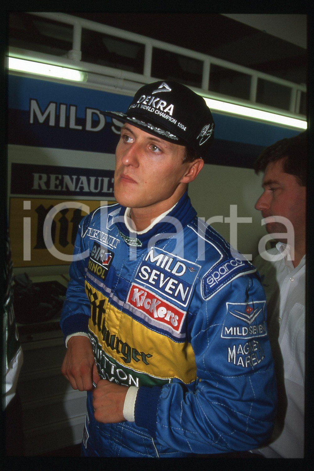 35mm vintage slide*1990ca FORMULA1 Michael SCHUMACHER MILD7 BENETTON RENAULT(77)  Diapositiva d'epoca, in formato 35 mm.CONDIZIONI: GOODE' severamente vietata la riproduzione. Tutti i diritti sono riservati.Nella diapositiva ICharta mette in vendita, sul negozio eBay e in esclusiva sul sito "icharta" il proprio archivio composto da numerose diapositive e negativi fotografici d'epoca, tutti originali e autentici, che attraversano la storia del costume italiano tra gli la fine degli anni Sessanta e Novanta.Si tratta di uno sguardo inedito sull'attualit&agrave;, la politica, la vita quotidiana, il gossip e la cultura, che fotografa il cambiamento della nazione in quest'ultimo scorcio del XX secolo. Un'occasione unica per il mercato del collezionismo, che vede finalmente disponibile un archivio eccezionale per vastit&agrave;, tematiche e condizioni, in un settore (il negativo fotografico e la diapositiva) di assoluta novit&agrave; e dalle interessanti prospettive di investimento.  FAIR/discreto   originale e autentica 1