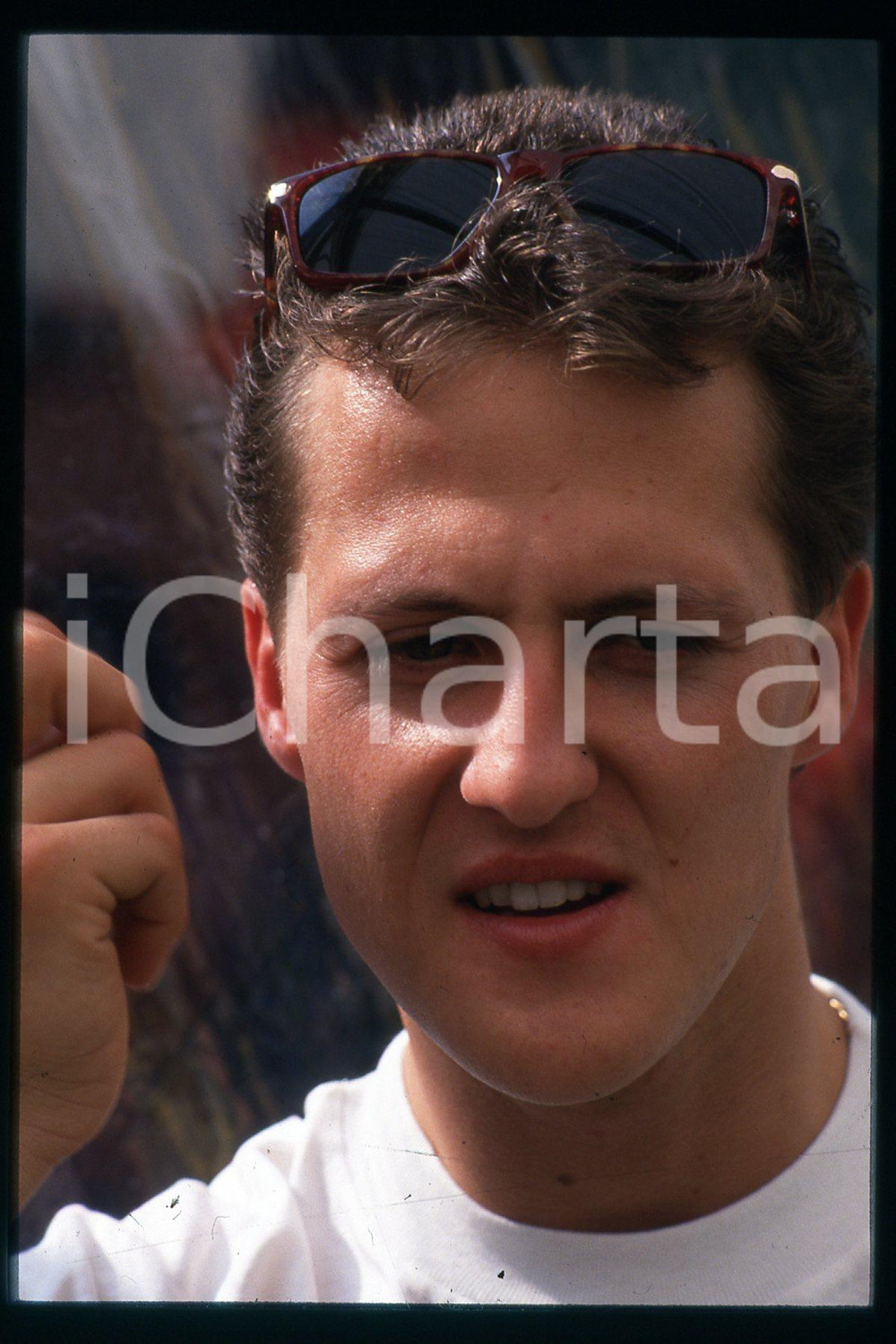 35mm vintage slide* 1990 ca FORMULA 1 driver Michael SCHUMACHER portrait (107)  Diapositiva d'epoca, in formato 35 mm.CONDIZIONI: GOODE' severamente vietata la riproduzione. Tutti i diritti sono riservati.Nella diapositiva ICharta mette in vendita, sul negozio eBay e in esclusiva sul sito "icharta" il proprio archivio composto da numerose diapositive e negativi fotografici d'epoca, tutti originali e autentici, che attraversano la storia del costume italiano tra gli la fine degli anni Sessanta e Novanta.Si tratta di uno sguardo inedito sull'attualit&agrave;, la politica, la vita quotidiana, il gossip e la cultura, che fotografa il cambiamento della nazione in quest'ultimo scorcio del XX secolo. Un'occasione unica per il mercato del collezionismo, che vede finalmente disponibile un archivio eccezionale per vastit&agrave;, tematiche e condizioni, in un settore (il negativo fotografico e la diapositiva) di assoluta novit&agrave; e dalle interessanti prospettive di investimento.  FAIR/discreto   originale e autentica 1