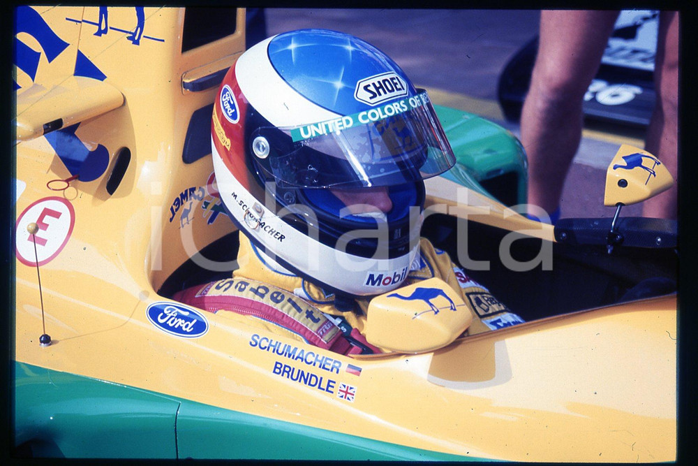 35mm vintage slide* 1990 ca FORMULA1 Michael SCHUMACHER CAMEL BENETTON FORD (86)  Diapositiva d'epoca, in formato 35 mm.CONDIZIONI: GOODE' severamente vietata la riproduzione. Tutti i diritti sono riservati.Nella diapositiva ICharta mette in vendita, sul negozio eBay e in esclusiva sul sito "icharta" il proprio archivio composto da numerose diapositive e negativi fotografici d'epoca, tutti originali e autentici, che attraversano la storia del costume italiano tra gli la fine degli anni Sessanta e Novanta.Si tratta di uno sguardo inedito sull'attualit&agrave;, la politica, la vita quotidiana, il gossip e la cultura, che fotografa il cambiamento della nazione in quest'ultimo scorcio del XX secolo. Un'occasione unica per il mercato del collezionismo, che vede finalmente disponibile un archivio eccezionale per vastit&agrave;, tematiche e condizioni, in un settore (il negativo fotografico e la diapositiva) di assoluta novit&agrave; e dalle interessanti prospettive di investimento.  FAIR/discreto   originale e autentica 1