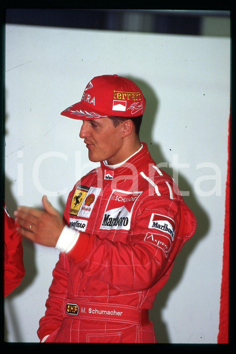 35mm vintage slide* 1990 ca FORMULA 1 Michael SCHUMACHER Pilota FERRARI (116)  Diapositiva d'epoca, in formato 35 mm.CONDIZIONI: GOODE' severamente vietata la riproduzione. Tutti i diritti sono riservati.Nella diapositiva ICharta mette in vendita, sul negozio eBay e in esclusiva sul sito "icharta" il proprio archivio composto da numerose diapositive e negativi fotografici d'epoca, tutti originali e autentici, che attraversano la storia del costume italiano tra gli la fine degli anni Sessanta e Novanta.Si tratta di uno sguardo inedito sull'attualit&agrave;, la politica, la vita quotidiana, il gossip e la cultura, che fotografa il cambiamento della nazione in quest'ultimo scorcio del XX secolo. Un'occasione unica per il mercato del collezionismo, che vede finalmente disponibile un archivio eccezionale per vastit&agrave;, tematiche e condizioni, in un settore (il negativo fotografico e la diapositiva) di assoluta novit&agrave; e dalle interessanti prospettive di investimento.  FAIR/discreto   originale e autentica 1