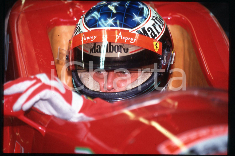 35mm vintage slide* 1990 ca FORMULA 1 Michael SCHUMACHER Pilota FERRARI (145)  Diapositiva d'epoca, in formato 35 mm.CONDIZIONI: GOODE' severamente vietata la riproduzione. Tutti i diritti sono riservati.Nella diapositiva ICharta mette in vendita, sul negozio eBay e in esclusiva sul sito "icharta" il proprio archivio composto da numerose diapositive e negativi fotografici d'epoca, tutti originali e autentici, che attraversano la storia del costume italiano tra gli la fine degli anni Sessanta e Novanta.Si tratta di uno sguardo inedito sull'attualit&agrave;, la politica, la vita quotidiana, il gossip e la cultura, che fotografa il cambiamento della nazione in quest'ultimo scorcio del XX secolo. Un'occasione unica per il mercato del collezionismo, che vede finalmente disponibile un archivio eccezionale per vastit&agrave;, tematiche e condizioni, in un settore (il negativo fotografico e la diapositiva) di assoluta novit&agrave; e dalle interessanti prospettive di investimento.  FAIR/discreto   originale e autentica 1