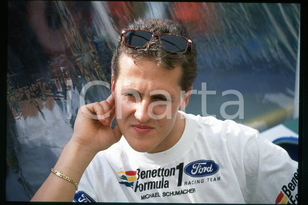 35mm vintage slide* 1990 ca FORMULA1 Michael SCHUMACHER BENETTON FORD (138)  Diapositiva d'epoca, in formato 35 mm.CONDIZIONI: GOODE' severamente vietata la riproduzione. Tutti i diritti sono riservati.Nella diapositiva ICharta mette in vendita, sul negozio eBay e in esclusiva sul sito "icharta" il proprio archivio composto da numerose diapositive e negativi fotografici d'epoca, tutti originali e autentici, che attraversano la storia del costume italiano tra gli la fine degli anni Sessanta e Novanta.Si tratta di uno sguardo inedito sull'attualit&agrave;, la politica, la vita quotidiana, il gossip e la cultura, che fotografa il cambiamento della nazione in quest'ultimo scorcio del XX secolo. Un'occasione unica per il mercato del collezionismo, che vede finalmente disponibile un archivio eccezionale per vastit&agrave;, tematiche e condizioni, in un settore (il negativo fotografico e la diapositiva) di assoluta novit&agrave; e dalle interessanti prospettive di investimento.  FAIR/discreto   originale e autentica 1