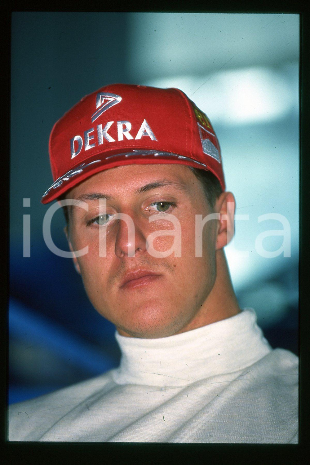 35mm vintage slide* 1990 ca FORMULA 1 Michael SCHUMACHER Pilota FERRARI (179)  Diapositiva d'epoca, in formato 35 mm.CONDIZIONI: GOODE' severamente vietata la riproduzione. Tutti i diritti sono riservati.Nella diapositiva ICharta mette in vendita, sul negozio eBay e in esclusiva sul sito "icharta" il proprio archivio composto da numerose diapositive e negativi fotografici d'epoca, tutti originali e autentici, che attraversano la storia del costume italiano tra gli la fine degli anni Sessanta e Novanta.Si tratta di uno sguardo inedito sull'attualit&agrave;, la politica, la vita quotidiana, il gossip e la cultura, che fotografa il cambiamento della nazione in quest'ultimo scorcio del XX secolo. Un'occasione unica per il mercato del collezionismo, che vede finalmente disponibile un archivio eccezionale per vastit&agrave;, tematiche e condizioni, in un settore (il negativo fotografico e la diapositiva) di assoluta novit&agrave; e dalle interessanti prospettive di investimento.  FAIR/discreto   originale e autentica 1