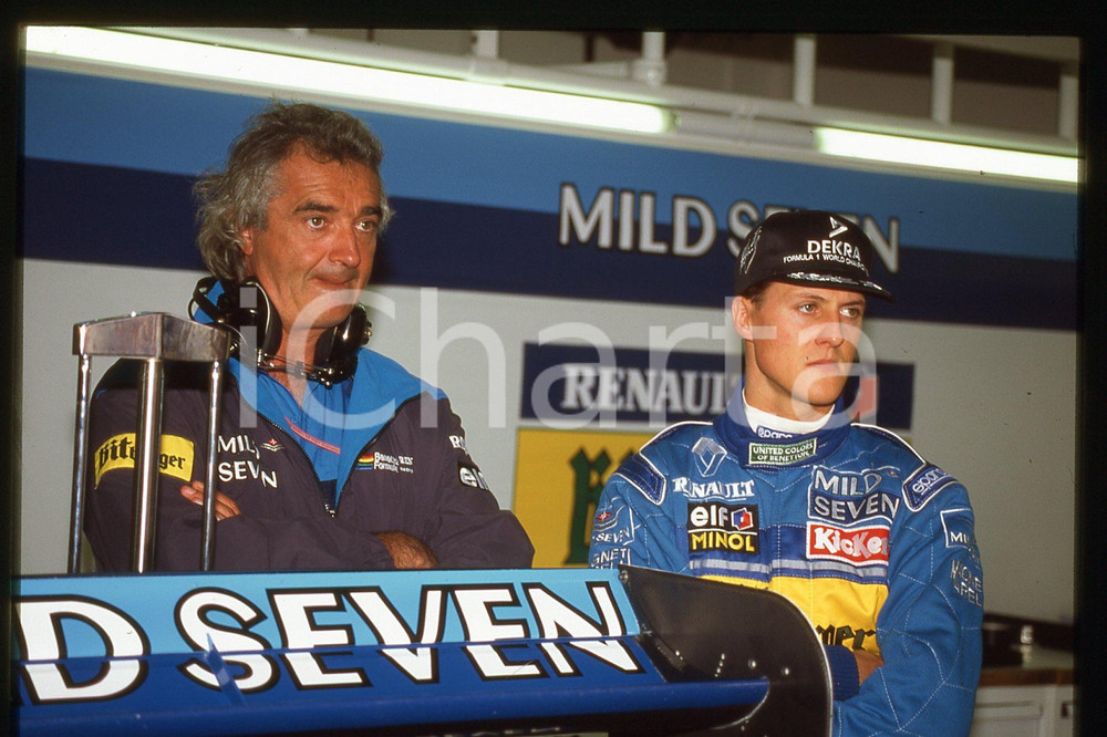 35mm vintage slide* 1990 ca FORMULA 1 Michael SCHUMACHER, Flavio BRIATORE (205)  Diapositiva d'epoca, in formato 35 mm.CONDIZIONI: GOODE' severamente vietata la riproduzione. Tutti i diritti sono riservati.Nella diapositiva ICharta mette in vendita, sul negozio eBay e in esclusiva sul sito "icharta" il proprio archivio composto da numerose diapositive e negativi fotografici d'epoca, tutti originali e autentici, che attraversano la storia del costume italiano tra gli la fine degli anni Sessanta e Novanta.Si tratta di uno sguardo inedito sull'attualit&agrave;, la politica, la vita quotidiana, il gossip e la cultura, che fotografa il cambiamento della nazione in quest'ultimo scorcio del XX secolo. Un'occasione unica per il mercato del collezionismo, che vede finalmente disponibile un archivio eccezionale per vastit&agrave;, tematiche e condizioni, in un settore (il negativo fotografico e la diapositiva) di assoluta novit&agrave; e dalle interessanti prospettive di investimento.  FAIR/discreto   originale e autentica 1