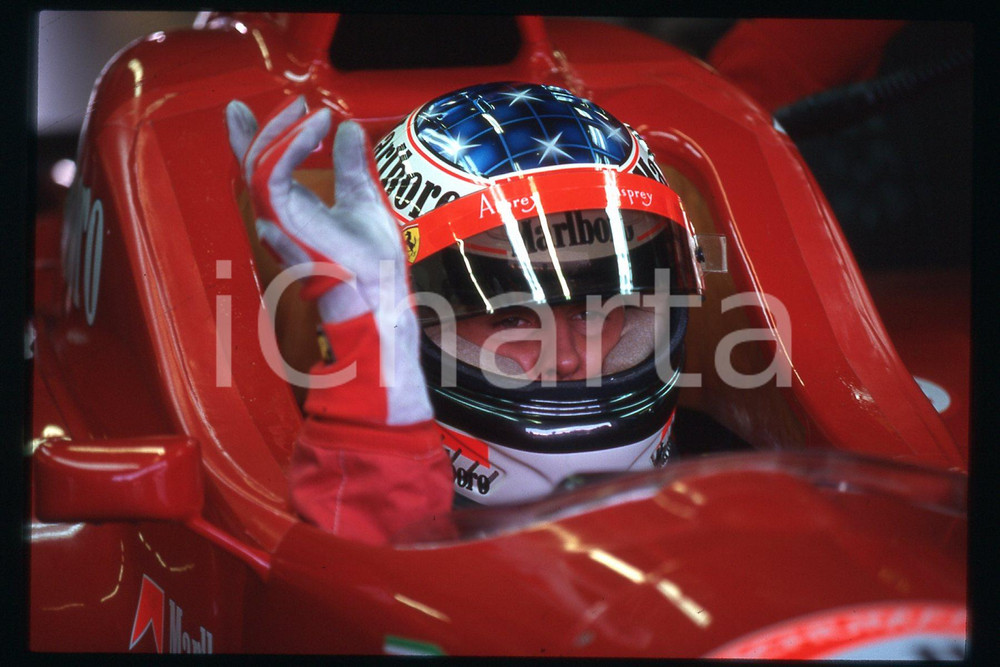 35mm vintage slide* 1990 ca FORMULA 1 Michael SCHUMACHER Pilota FERRARI (224)  Diapositiva d'epoca, in formato 35 mm.CONDIZIONI: GOODE' severamente vietata la riproduzione. Tutti i diritti sono riservati.Nella diapositiva ICharta mette in vendita, sul negozio eBay e in esclusiva sul sito "icharta" il proprio archivio composto da numerose diapositive e negativi fotografici d'epoca, tutti originali e autentici, che attraversano la storia del costume italiano tra gli la fine degli anni Sessanta e Novanta.Si tratta di uno sguardo inedito sull'attualit&agrave;, la politica, la vita quotidiana, il gossip e la cultura, che fotografa il cambiamento della nazione in quest'ultimo scorcio del XX secolo. Un'occasione unica per il mercato del collezionismo, che vede finalmente disponibile un archivio eccezionale per vastit&agrave;, tematiche e condizioni, in un settore (il negativo fotografico e la diapositiva) di assoluta novit&agrave; e dalle interessanti prospettive di investimento.  FAIR/discreto   originale e autentica 1