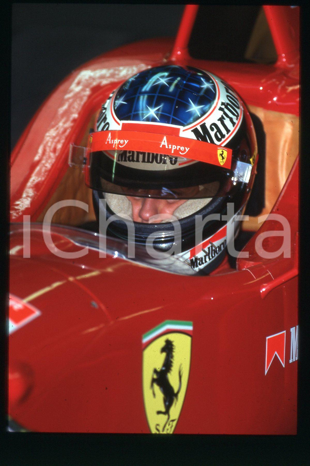 35mm vintage slide* 1990 ca FORMULA 1 Michael SCHUMACHER Pilota FERRARI (252)  Diapositiva d'epoca, in formato 35 mm.CONDIZIONI: GOODE' severamente vietata la riproduzione. Tutti i diritti sono riservati.Nella diapositiva ICharta mette in vendita, sul negozio eBay e in esclusiva sul sito "icharta" il proprio archivio composto da numerose diapositive e negativi fotografici d'epoca, tutti originali e autentici, che attraversano la storia del costume italiano tra gli la fine degli anni Sessanta e Novanta.Si tratta di uno sguardo inedito sull'attualit&agrave;, la politica, la vita quotidiana, il gossip e la cultura, che fotografa il cambiamento della nazione in quest'ultimo scorcio del XX secolo. Un'occasione unica per il mercato del collezionismo, che vede finalmente disponibile un archivio eccezionale per vastit&agrave;, tematiche e condizioni, in un settore (il negativo fotografico e la diapositiva) di assoluta novit&agrave; e dalle interessanti prospettive di investimento.  FAIR/discreto   originale e autentica 1