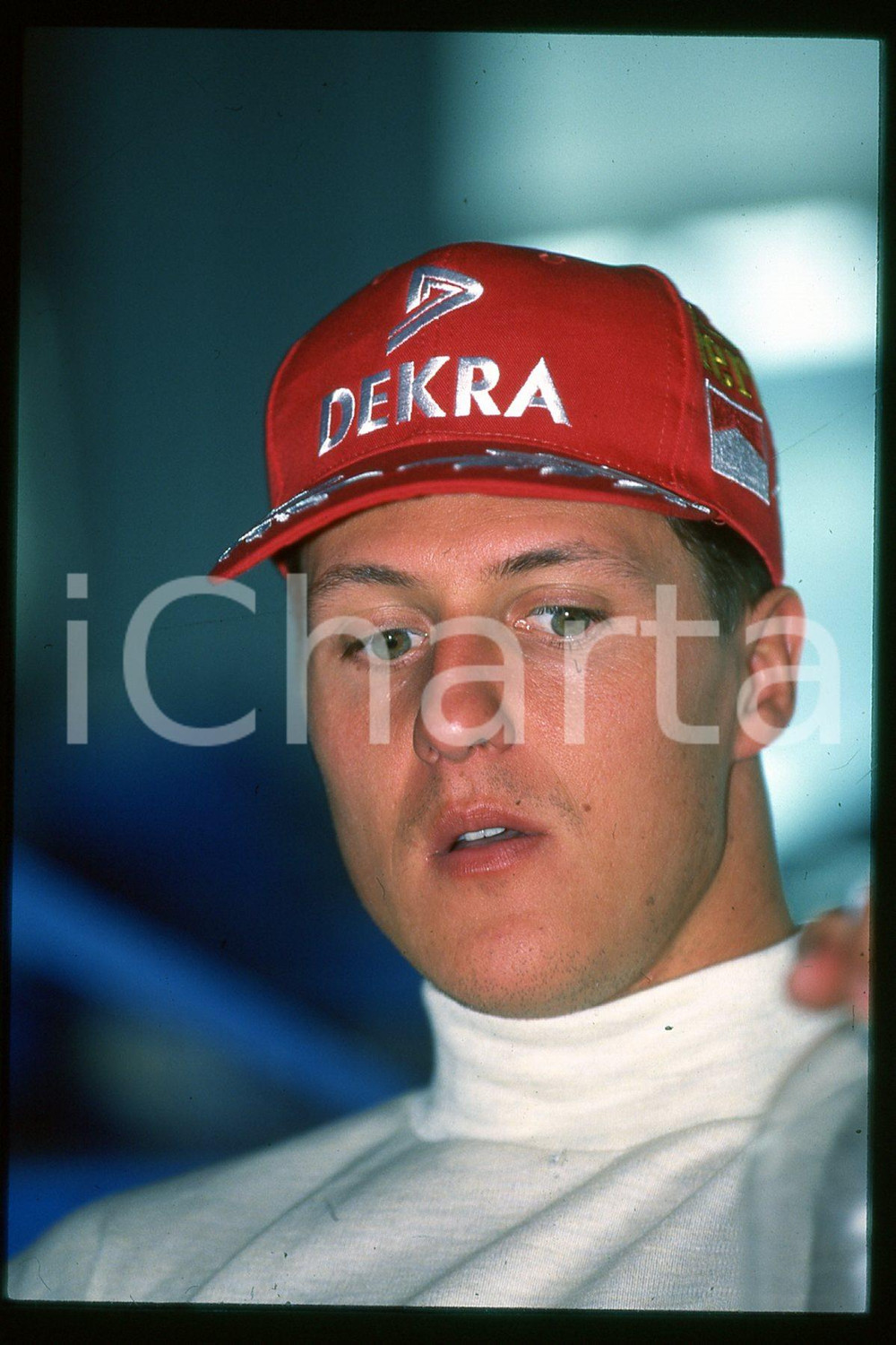 35mm vintage slide* 1990 ca FORMULA 1 Michael SCHUMACHER Pilota FERRARI (254)  Diapositiva d'epoca, in formato 35 mm.CONDIZIONI: GOODE' severamente vietata la riproduzione. Tutti i diritti sono riservati.Nella diapositiva ICharta mette in vendita, sul negozio eBay e in esclusiva sul sito "icharta" il proprio archivio composto da numerose diapositive e negativi fotografici d'epoca, tutti originali e autentici, che attraversano la storia del costume italiano tra gli la fine degli anni Sessanta e Novanta.Si tratta di uno sguardo inedito sull'attualit&agrave;, la politica, la vita quotidiana, il gossip e la cultura, che fotografa il cambiamento della nazione in quest'ultimo scorcio del XX secolo. Un'occasione unica per il mercato del collezionismo, che vede finalmente disponibile un archivio eccezionale per vastit&agrave;, tematiche e condizioni, in un settore (il negativo fotografico e la diapositiva) di assoluta novit&agrave; e dalle interessanti prospettive di investimento.  FAIR/discreto   originale e autentica 1