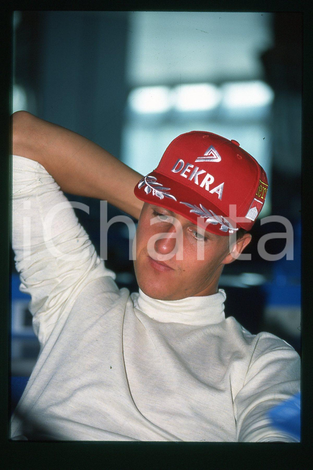 35mm vintage slide* 1990 ca FORMULA 1 Michael SCHUMACHER Pilota FERRARI (256)  Diapositiva d'epoca, in formato 35 mm.CONDIZIONI: GOODE' severamente vietata la riproduzione. Tutti i diritti sono riservati.Nella diapositiva ICharta mette in vendita, sul negozio eBay e in esclusiva sul sito "icharta" il proprio archivio composto da numerose diapositive e negativi fotografici d'epoca, tutti originali e autentici, che attraversano la storia del costume italiano tra gli la fine degli anni Sessanta e Novanta.Si tratta di uno sguardo inedito sull'attualit&agrave;, la politica, la vita quotidiana, il gossip e la cultura, che fotografa il cambiamento della nazione in quest'ultimo scorcio del XX secolo. Un'occasione unica per il mercato del collezionismo, che vede finalmente disponibile un archivio eccezionale per vastit&agrave;, tematiche e condizioni, in un settore (il negativo fotografico e la diapositiva) di assoluta novit&agrave; e dalle interessanti prospettive di investimento.  FAIR/discreto   originale e autentica 1