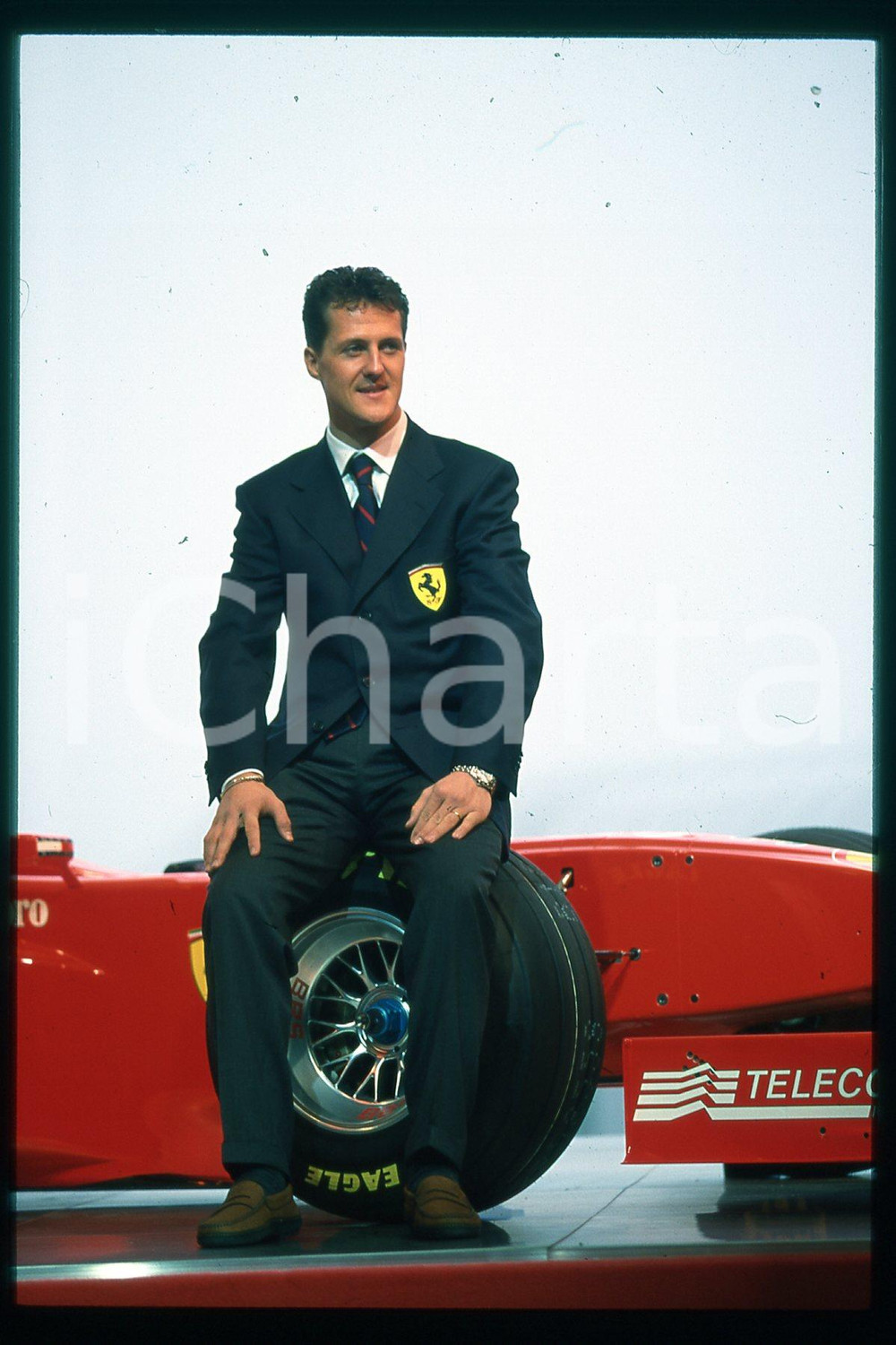 35mm vintage slide* 1990 ca FORMULA 1 Michael SCHUMACHER Pilota FERRARI (277)  Diapositiva d'epoca, in formato 35 mm.CONDIZIONI: GOODE' severamente vietata la riproduzione. Tutti i diritti sono riservati.Nella diapositiva ICharta mette in vendita, sul negozio eBay e in esclusiva sul sito "icharta" il proprio archivio composto da numerose diapositive e negativi fotografici d'epoca, tutti originali e autentici, che attraversano la storia del costume italiano tra gli la fine degli anni Sessanta e Novanta.Si tratta di uno sguardo inedito sull'attualit&agrave;, la politica, la vita quotidiana, il gossip e la cultura, che fotografa il cambiamento della nazione in quest'ultimo scorcio del XX secolo. Un'occasione unica per il mercato del collezionismo, che vede finalmente disponibile un archivio eccezionale per vastit&agrave;, tematiche e condizioni, in un settore (il negativo fotografico e la diapositiva) di assoluta novit&agrave; e dalle interessanti prospettive di investimento.  FAIR/discreto   originale e autentica 1