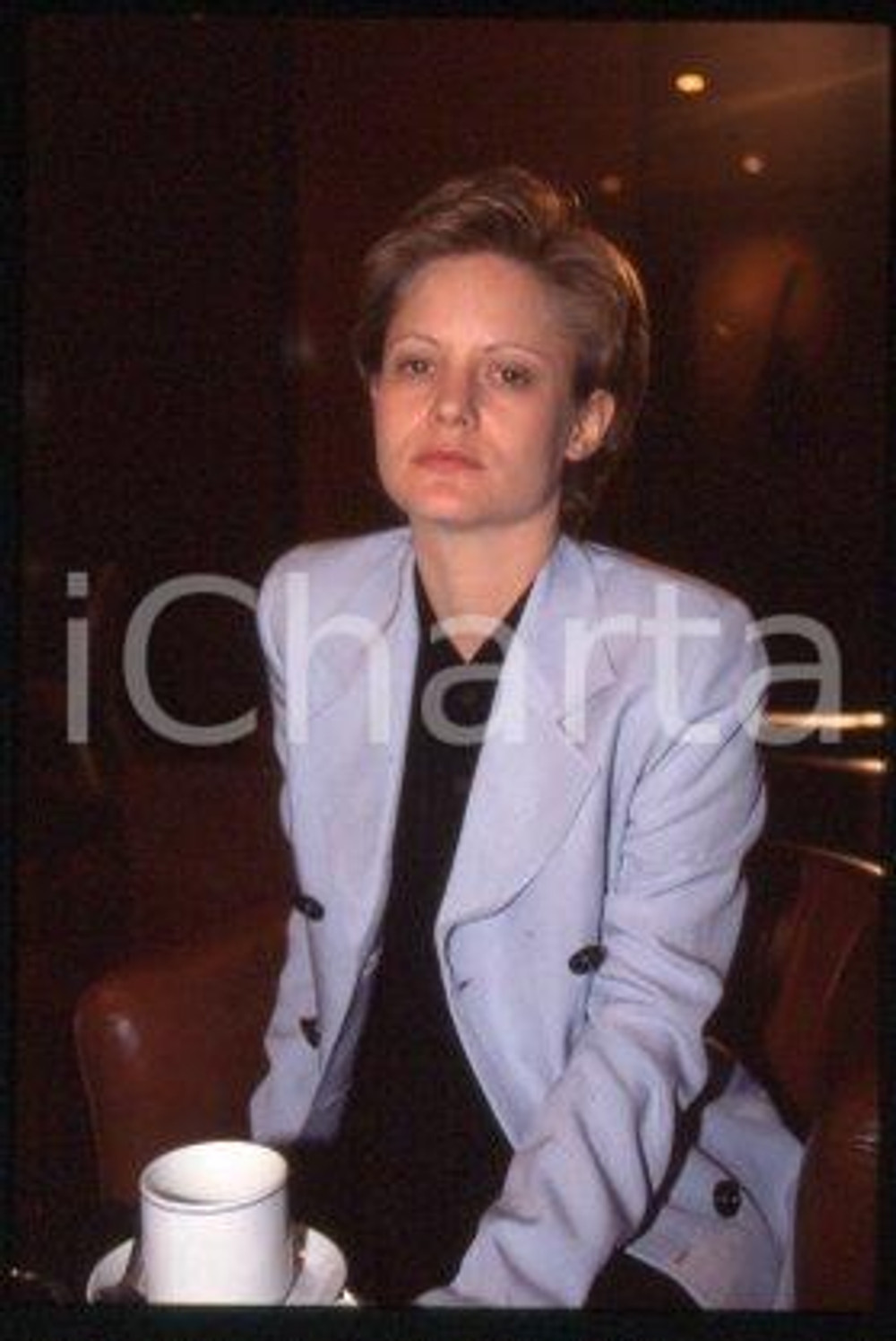 35mm vintage slide* 1995 CANNES Jennifer Jason LEIGH Georgia premiere (84)  Diapositiva d'epoca, in formato 35 mm.CONDIZIONI: GOODE' severamente vietata la riproduzione. Tutti i diritti sono riservati.Nella diapositiva ICharta mette in vendita, sul negozio eBay e in esclusiva sul sito "icharta" il proprio archivio composto da numerose diapositive e negativi fotografici d'epoca, tutti originali e autentici, che attraversano la storia del costume italiano tra gli la fine degli anni Sessanta e Novanta.Si tratta di uno sguardo inedito sull'attualit&agrave;, la politica, la vita quotidiana, il gossip e la cultura, che fotografa il cambiamento della nazione in quest'ultimo scorcio del XX secolo. Un'occasione unica per il mercato del collezionismo, che vede finalmente disponibile un archivio eccezionale per vastit&agrave;, tematiche e condizioni, in un settore (il negativo fotografico e la diapositiva) di assoluta novit&agrave; e dalle interessanti prospettive di investimento.  FAIR/discreto   originale e autentica 1