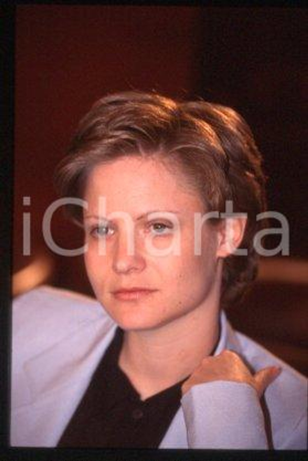 35mm vintage slide* 1995 CANNES Jennifer Jason LEIGH Georgia premiere (89)  Diapositiva d'epoca, in formato 35 mm.CONDIZIONI: GOODE' severamente vietata la riproduzione. Tutti i diritti sono riservati.Nella diapositiva ICharta mette in vendita, sul negozio eBay e in esclusiva sul sito "icharta" il proprio archivio composto da numerose diapositive e negativi fotografici d'epoca, tutti originali e autentici, che attraversano la storia del costume italiano tra gli la fine degli anni Sessanta e Novanta.Si tratta di uno sguardo inedito sull'attualit&agrave;, la politica, la vita quotidiana, il gossip e la cultura, che fotografa il cambiamento della nazione in quest'ultimo scorcio del XX secolo. Un'occasione unica per il mercato del collezionismo, che vede finalmente disponibile un archivio eccezionale per vastit&agrave;, tematiche e condizioni, in un settore (il negativo fotografico e la diapositiva) di assoluta novit&agrave; e dalle interessanti prospettive di investimento.  FAIR/discreto   originale e autentica 1