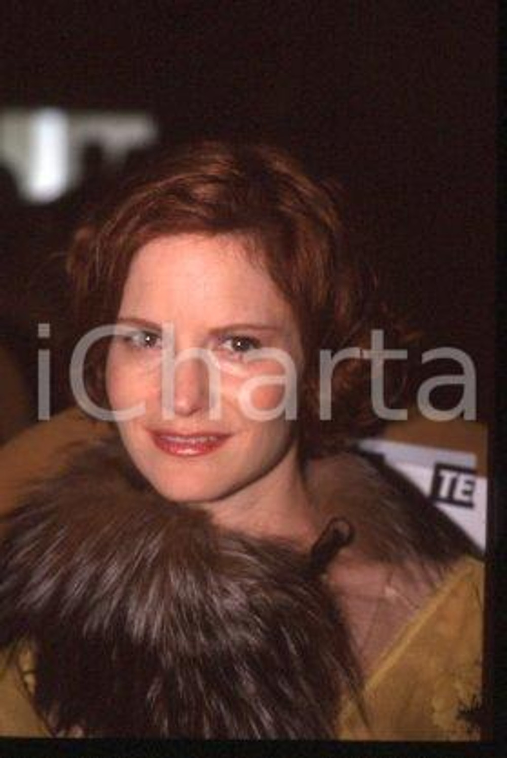 35mm vintage slide* 2000 VENICE Italy film festival Jennifer Jason LEIGH (110)  Diapositiva d'epoca, in formato 35 mm.CONDIZIONI: GOODE' severamente vietata la riproduzione. Tutti i diritti sono riservati.Nella diapositiva ICharta mette in vendita, sul negozio eBay e in esclusiva sul sito "icharta" il proprio archivio composto da numerose diapositive e negativi fotografici d'epoca, tutti originali e autentici, che attraversano la storia del costume italiano tra gli la fine degli anni Sessanta e Novanta.Si tratta di uno sguardo inedito sull'attualit&agrave;, la politica, la vita quotidiana, il gossip e la cultura, che fotografa il cambiamento della nazione in quest'ultimo scorcio del XX secolo. Un'occasione unica per il mercato del collezionismo, che vede finalmente disponibile un archivio eccezionale per vastit&agrave;, tematiche e condizioni, in un settore (il negativo fotografico e la diapositiva) di assoluta novit&agrave; e dalle interessanti prospettive di investimento.  FAIR/discreto   originale e autentica 1