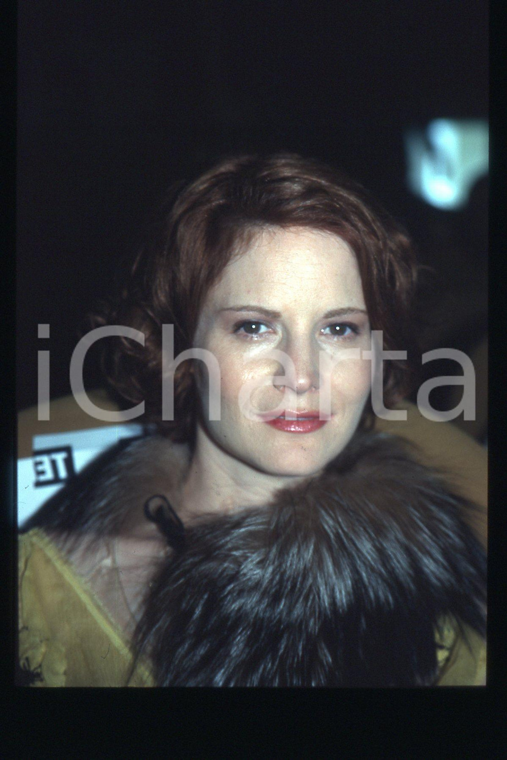 35mm vintage slide* 2000 VENICE Italy film festival Jennifer Jason LEIGH (111)  Diapositiva d'epoca, in formato 35 mm.CONDIZIONI: GOODE' severamente vietata la riproduzione. Tutti i diritti sono riservati.Nella diapositiva ICharta mette in vendita, sul negozio eBay e in esclusiva sul sito "icharta" il proprio archivio composto da numerose diapositive e negativi fotografici d'epoca, tutti originali e autentici, che attraversano la storia del costume italiano tra gli la fine degli anni Sessanta e Novanta.Si tratta di uno sguardo inedito sull'attualit&agrave;, la politica, la vita quotidiana, il gossip e la cultura, che fotografa il cambiamento della nazione in quest'ultimo scorcio del XX secolo. Un'occasione unica per il mercato del collezionismo, che vede finalmente disponibile un archivio eccezionale per vastit&agrave;, tematiche e condizioni, in un settore (il negativo fotografico e la diapositiva) di assoluta novit&agrave; e dalle interessanti prospettive di investimento.  FAIR/discreto   originale e autentica 1