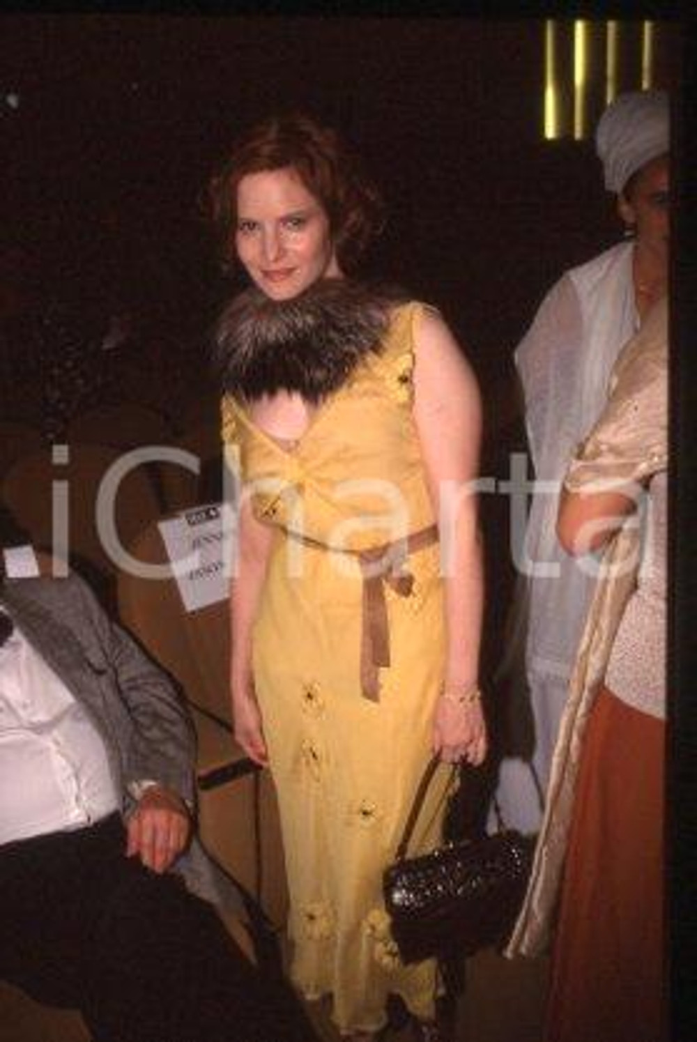 35mm vintage slide* 2000 VENICE Italy film festival Jennifer Jason LEIGH (113)  Diapositiva d'epoca, in formato 35 mm.CONDIZIONI: GOODE' severamente vietata la riproduzione. Tutti i diritti sono riservati.Nella diapositiva ICharta mette in vendita, sul negozio eBay e in esclusiva sul sito "icharta" il proprio archivio composto da numerose diapositive e negativi fotografici d'epoca, tutti originali e autentici, che attraversano la storia del costume italiano tra gli la fine degli anni Sessanta e Novanta.Si tratta di uno sguardo inedito sull'attualit&agrave;, la politica, la vita quotidiana, il gossip e la cultura, che fotografa il cambiamento della nazione in quest'ultimo scorcio del XX secolo. Un'occasione unica per il mercato del collezionismo, che vede finalmente disponibile un archivio eccezionale per vastit&agrave;, tematiche e condizioni, in un settore (il negativo fotografico e la diapositiva) di assoluta novit&agrave; e dalle interessanti prospettive di investimento.  FAIR/discreto   originale e autentica 1