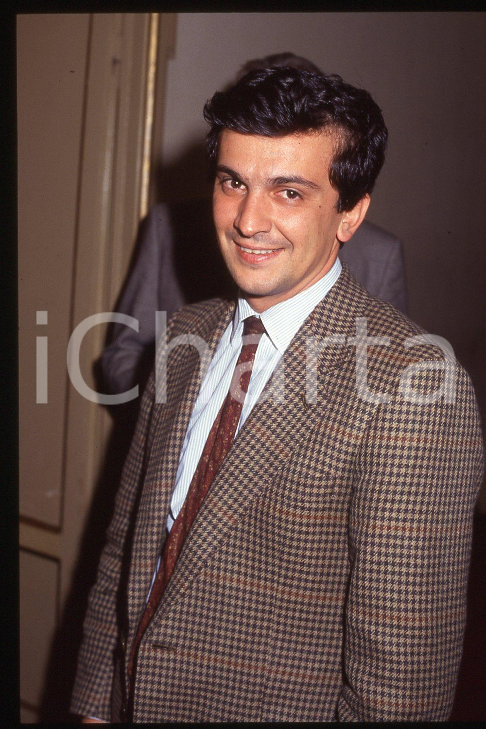35mm vintage slide* 1990 ca ITALIA - PSDI Giovanni NEGRI Politico (8)  Diapositiva d'epoca, in formato 35 mm.CONDIZIONI: GOODE' severamente vietata la riproduzione. Tutti i diritti sono riservati.Nella diapositiva ICharta mette in vendita, sul negozio eBay e in esclusiva sul sito "icharta" il proprio archivio composto da numerose diapositive e negativi fotografici d'epoca, tutti originali e autentici, che attraversano la storia del costume italiano tra gli la fine degli anni Sessanta e Novanta.Si tratta di uno sguardo inedito sull'attualit&agrave;, la politica, la vita quotidiana, il gossip e la cultura, che fotografa il cambiamento della nazione in quest'ultimo scorcio del XX secolo. Un'occasione unica per il mercato del collezionismo, che vede finalmente disponibile un archivio eccezionale per vastit&agrave;, tematiche e condizioni, in un settore (il negativo fotografico e la diapositiva) di assoluta novit&agrave; e dalle interessanti prospettive di investimento. GOOD/buono   originale e autentica 1
