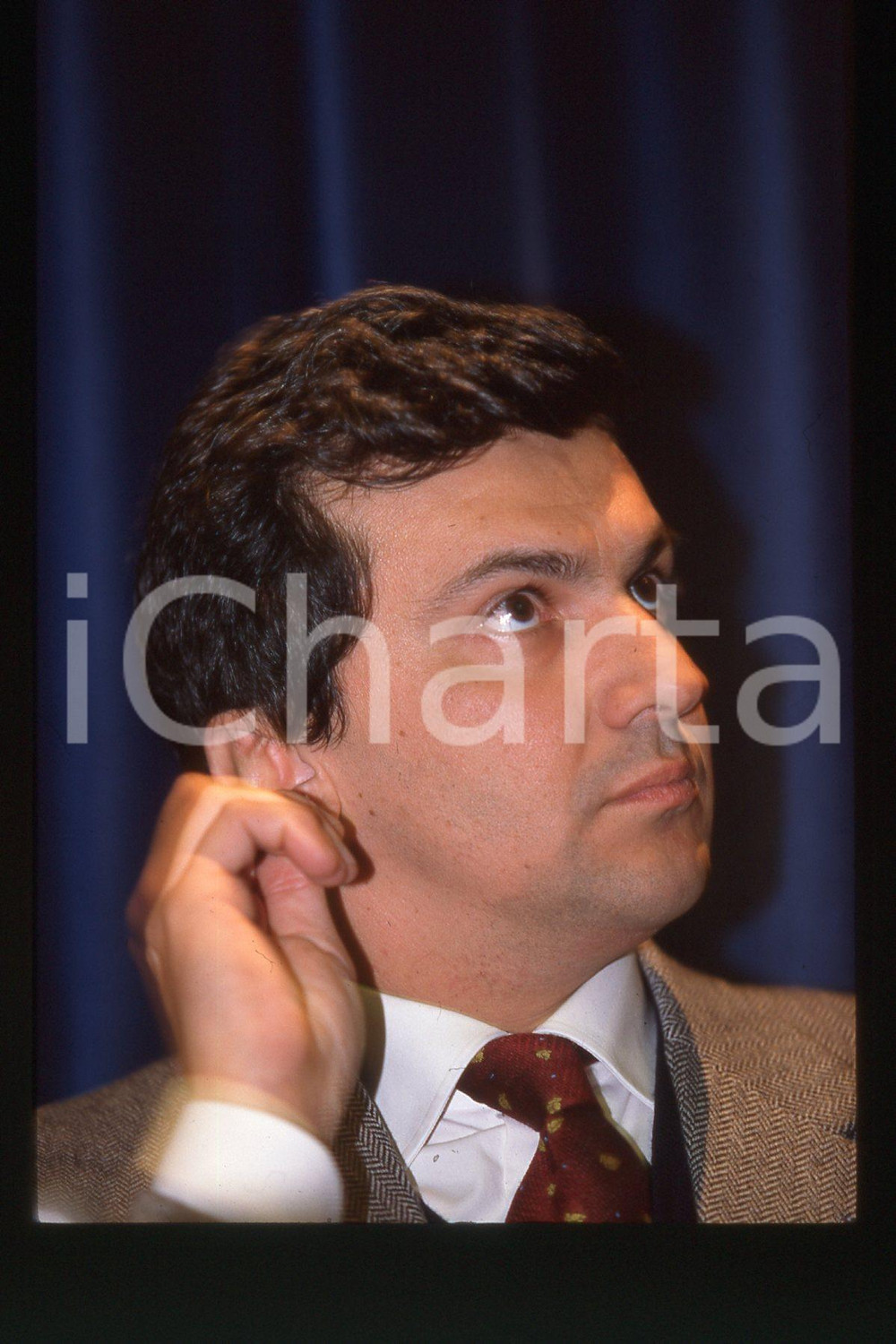 35mm vintage slide* 1990 ca ITALIA - PSDI Giovanni NEGRI (21)  Diapositiva d'epoca, in formato 35 mm.CONDIZIONI: GOODE' severamente vietata la riproduzione. Tutti i diritti sono riservati.Nella diapositiva ICharta mette in vendita, sul negozio eBay e in esclusiva sul sito "icharta" il proprio archivio composto da numerose diapositive e negativi fotografici d'epoca, tutti originali e autentici, che attraversano la storia del costume italiano tra gli la fine degli anni Sessanta e Novanta.Si tratta di uno sguardo inedito sull'attualit&agrave;, la politica, la vita quotidiana, il gossip e la cultura, che fotografa il cambiamento della nazione in quest'ultimo scorcio del XX secolo. Un'occasione unica per il mercato del collezionismo, che vede finalmente disponibile un archivio eccezionale per vastit&agrave;, tematiche e condizioni, in un settore (il negativo fotografico e la diapositiva) di assoluta novit&agrave; e dalle interessanti prospettive di investimento.  GOOD/buono   originale e autentica 1