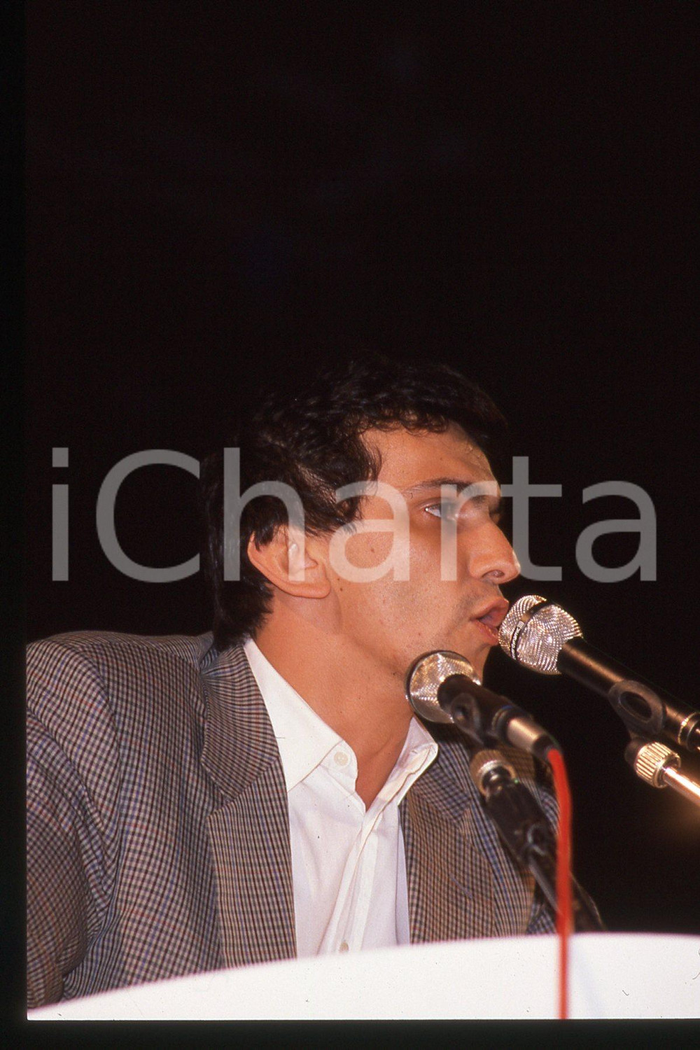 35mm vintage slide* 1990 ca ITALIA - PSDI Giovanni NEGRI Politico (31)  Diapositiva d'epoca, in formato 35 mm.CONDIZIONI: GOODE' severamente vietata la riproduzione. Tutti i diritti sono riservati.Nella diapositiva ICharta mette in vendita, sul negozio eBay e in esclusiva sul sito "icharta" il proprio archivio composto da numerose diapositive e negativi fotografici d'epoca, tutti originali e autentici, che attraversano la storia del costume italiano tra gli la fine degli anni Sessanta e Novanta.Si tratta di uno sguardo inedito sull'attualit&agrave;, la politica, la vita quotidiana, il gossip e la cultura, che fotografa il cambiamento della nazione in quest'ultimo scorcio del XX secolo. Un'occasione unica per il mercato del collezionismo, che vede finalmente disponibile un archivio eccezionale per vastit&agrave;, tematiche e condizioni, in un settore (il negativo fotografico e la diapositiva) di assoluta novit&agrave; e dalle interessanti prospettive di investimento. GOOD/buono   originale e autentica 1