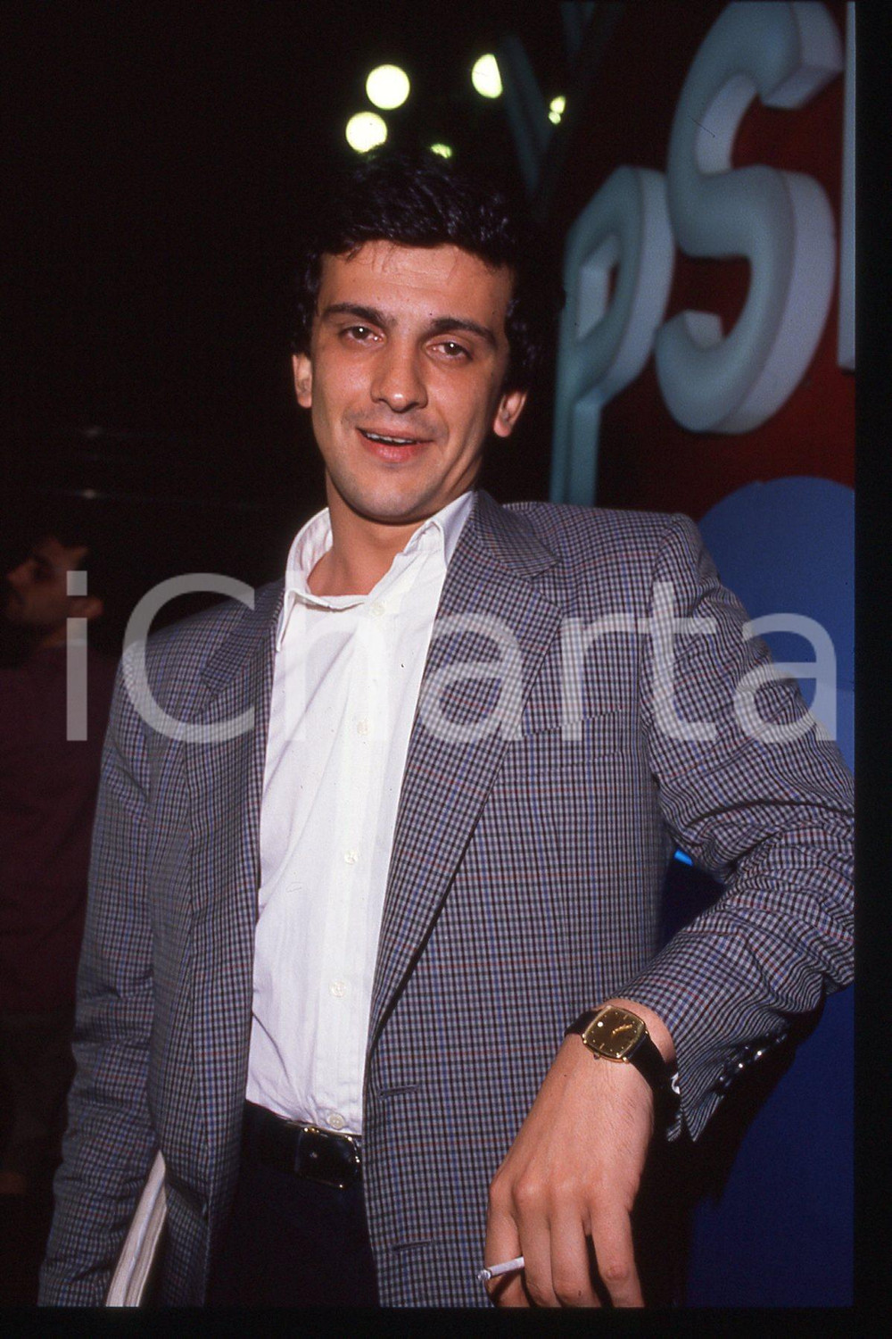 35mm vintage slide* 1990 ca ITALIA - PSDI Giovanni NEGRI Politico (34)  Diapositiva d'epoca, in formato 35 mm.CONDIZIONI: GOODE' severamente vietata la riproduzione. Tutti i diritti sono riservati.Nella diapositiva ICharta mette in vendita, sul negozio eBay e in esclusiva sul sito "icharta" il proprio archivio composto da numerose diapositive e negativi fotografici d'epoca, tutti originali e autentici, che attraversano la storia del costume italiano tra gli la fine degli anni Sessanta e Novanta.Si tratta di uno sguardo inedito sull'attualit&agrave;, la politica, la vita quotidiana, il gossip e la cultura, che fotografa il cambiamento della nazione in quest'ultimo scorcio del XX secolo. Un'occasione unica per il mercato del collezionismo, che vede finalmente disponibile un archivio eccezionale per vastit&agrave;, tematiche e condizioni, in un settore (il negativo fotografico e la diapositiva) di assoluta novit&agrave; e dalle interessanti prospettive di investimento. GOOD/buono   originale e autentica 1