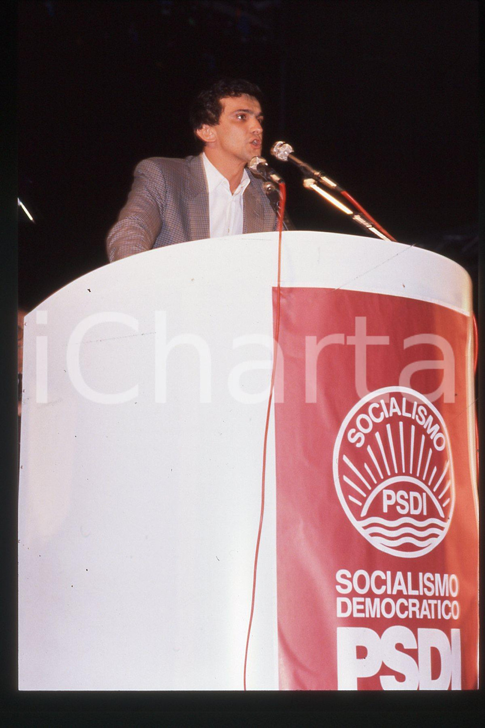 35mm vintage slide* 1990 ca ITALIA - PSDI Giovanni NEGRI Politico (36)  Diapositiva d'epoca, in formato 35 mm.CONDIZIONI: GOODE' severamente vietata la riproduzione. Tutti i diritti sono riservati.Nella diapositiva ICharta mette in vendita, sul negozio eBay e in esclusiva sul sito "icharta" il proprio archivio composto da numerose diapositive e negativi fotografici d'epoca, tutti originali e autentici, che attraversano la storia del costume italiano tra gli la fine degli anni Sessanta e Novanta.Si tratta di uno sguardo inedito sull'attualit&agrave;, la politica, la vita quotidiana, il gossip e la cultura, che fotografa il cambiamento della nazione in quest'ultimo scorcio del XX secolo. Un'occasione unica per il mercato del collezionismo, che vede finalmente disponibile un archivio eccezionale per vastit&agrave;, tematiche e condizioni, in un settore (il negativo fotografico e la diapositiva) di assoluta novit&agrave; e dalle interessanti prospettive di investimento. GOOD/buono   originale e autentica 1