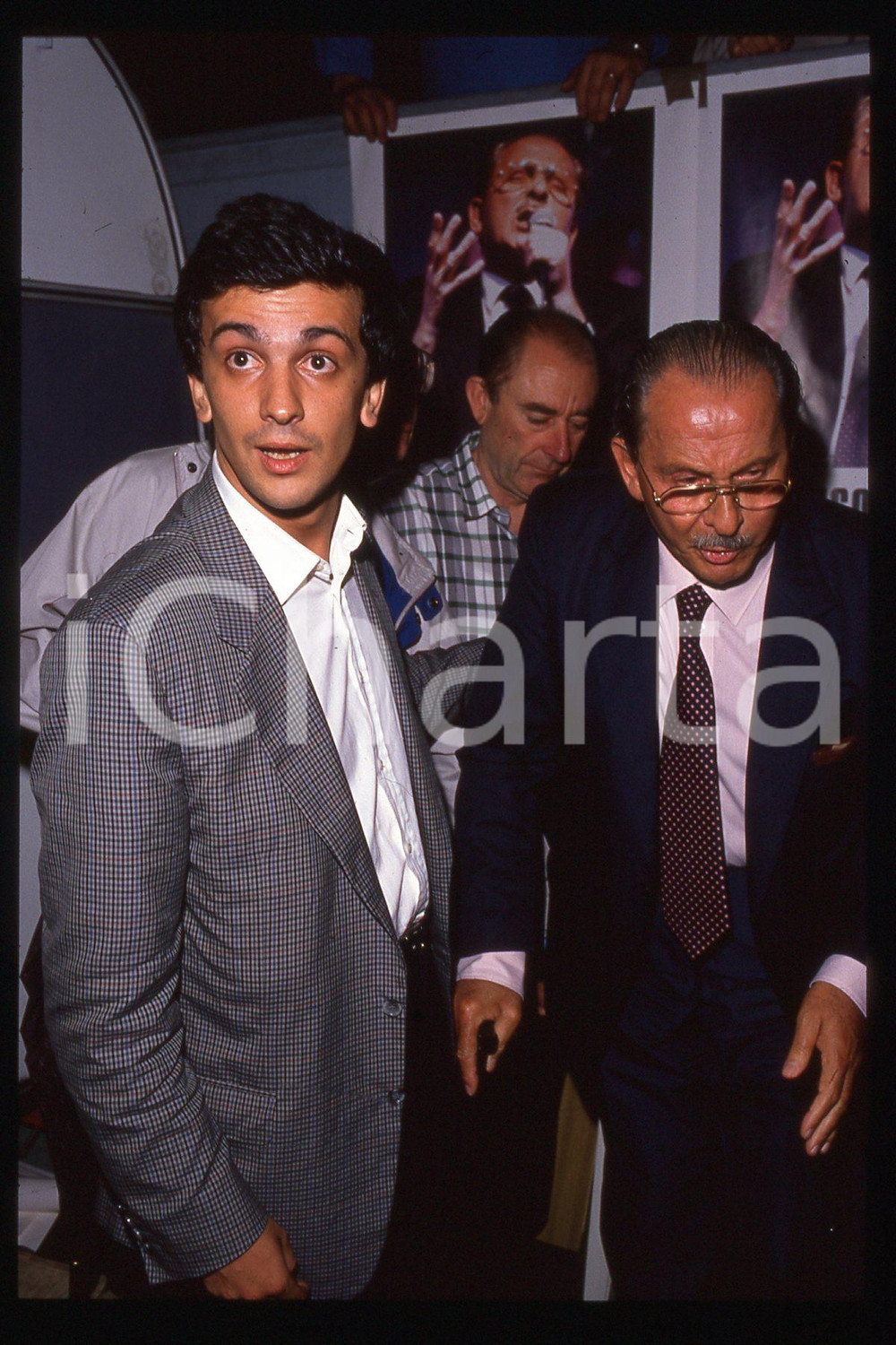 35mm vintage slide* 1990 ca ITALIA - PSDI Giovanni NEGRI Domenico MODUGNO 1  Diapositiva d'epoca, in formato 35 mm.CONDIZIONI: GOODE' severamente vietata la riproduzione. Tutti i diritti sono riservati.Nella diapositiva ICharta mette in vendita, sul negozio eBay e in esclusiva sul sito "icharta" il proprio archivio composto da numerose diapositive e negativi fotografici d'epoca, tutti originali e autentici, che attraversano la storia del costume italiano tra gli la fine degli anni Sessanta e Novanta.Si tratta di uno sguardo inedito sull'attualit&agrave;, la politica, la vita quotidiana, il gossip e la cultura, che fotografa il cambiamento della nazione in quest'ultimo scorcio del XX secolo. Un'occasione unica per il mercato del collezionismo, che vede finalmente disponibile un archivio eccezionale per vastit&agrave;, tematiche e condizioni, in un settore (il negativo fotografico e la diapositiva) di assoluta novit&agrave; e dalle interessanti prospettive di investimento. GOOD/buono   originale e autentica 1