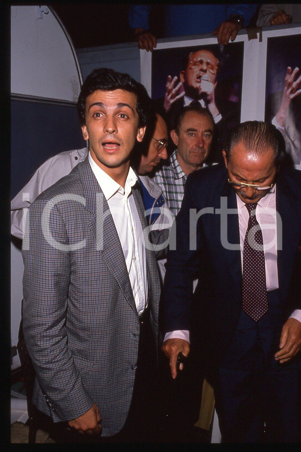 35mm vintage slide* 1990 ca ITALIA - PSDI Giovanni NEGRI Domenico MODUGNO  Diapositiva d'epoca, in formato 35 mm.CONDIZIONI: GOODE' severamente vietata la riproduzione. Tutti i diritti sono riservati.Nella diapositiva ICharta mette in vendita, sul negozio eBay e in esclusiva sul sito "icharta" il proprio archivio composto da numerose diapositive e negativi fotografici d'epoca, tutti originali e autentici, che attraversano la storia del costume italiano tra gli la fine degli anni Sessanta e Novanta.Si tratta di uno sguardo inedito sull'attualit&agrave;, la politica, la vita quotidiana, il gossip e la cultura, che fotografa il cambiamento della nazione in quest'ultimo scorcio del XX secolo. Un'occasione unica per il mercato del collezionismo, che vede finalmente disponibile un archivio eccezionale per vastit&agrave;, tematiche e condizioni, in un settore (il negativo fotografico e la diapositiva) di assoluta novit&agrave; e dalle interessanti prospettive di investimento. GOOD/buono   originale e autentica 1