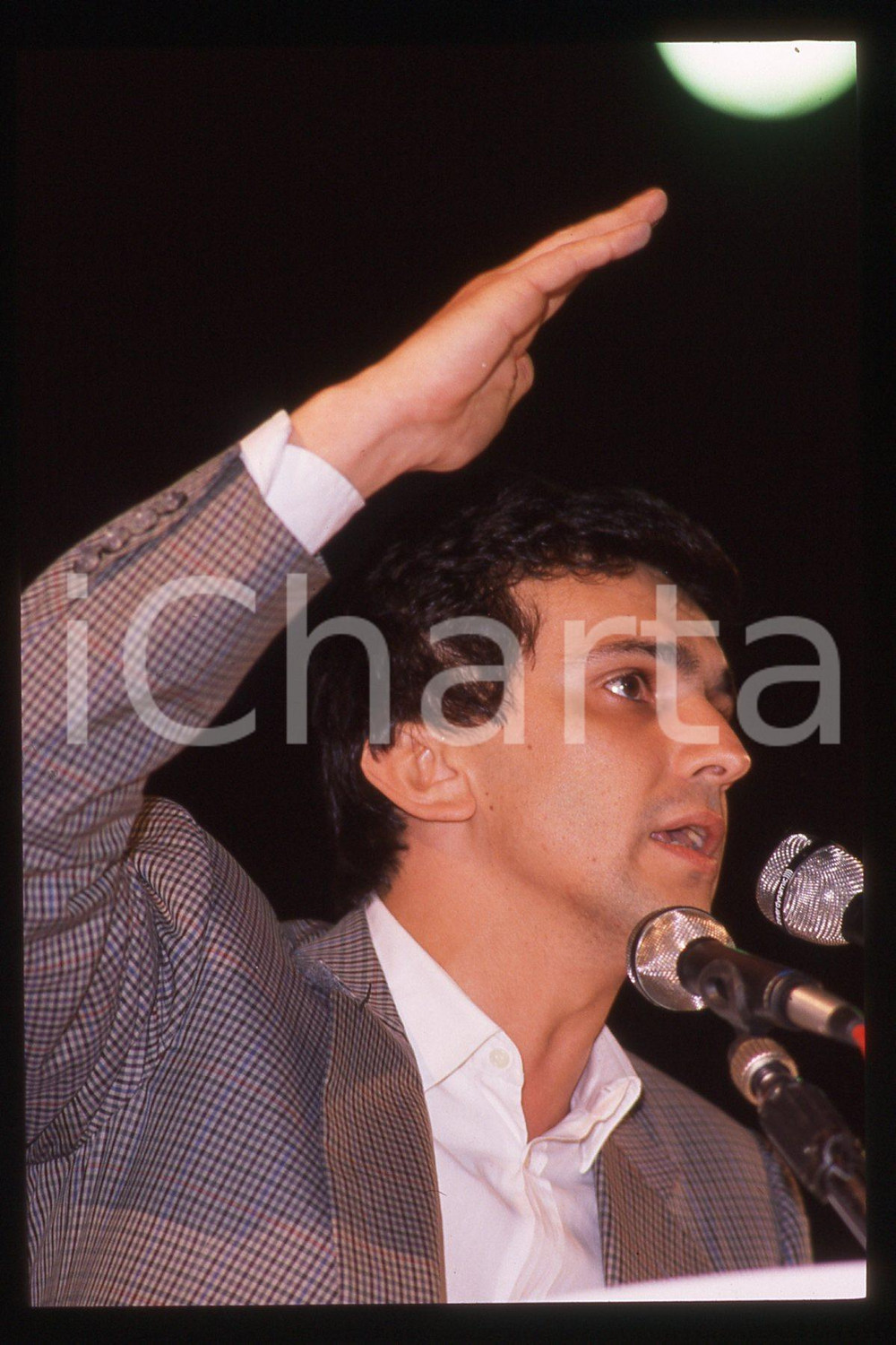 35mm vintage slide* 1990 ca ITALIA - PSDI Giovanni NEGRI Politico (40)  Diapositiva d'epoca, in formato 35 mm.CONDIZIONI: GOODE' severamente vietata la riproduzione. Tutti i diritti sono riservati.Nella diapositiva ICharta mette in vendita, sul negozio eBay e in esclusiva sul sito "icharta" il proprio archivio composto da numerose diapositive e negativi fotografici d'epoca, tutti originali e autentici, che attraversano la storia del costume italiano tra gli la fine degli anni Sessanta e Novanta.Si tratta di uno sguardo inedito sull'attualit&agrave;, la politica, la vita quotidiana, il gossip e la cultura, che fotografa il cambiamento della nazione in quest'ultimo scorcio del XX secolo. Un'occasione unica per il mercato del collezionismo, che vede finalmente disponibile un archivio eccezionale per vastit&agrave;, tematiche e condizioni, in un settore (il negativo fotografico e la diapositiva) di assoluta novit&agrave; e dalle interessanti prospettive di investimento. GOOD/buono   originale e autentica 1