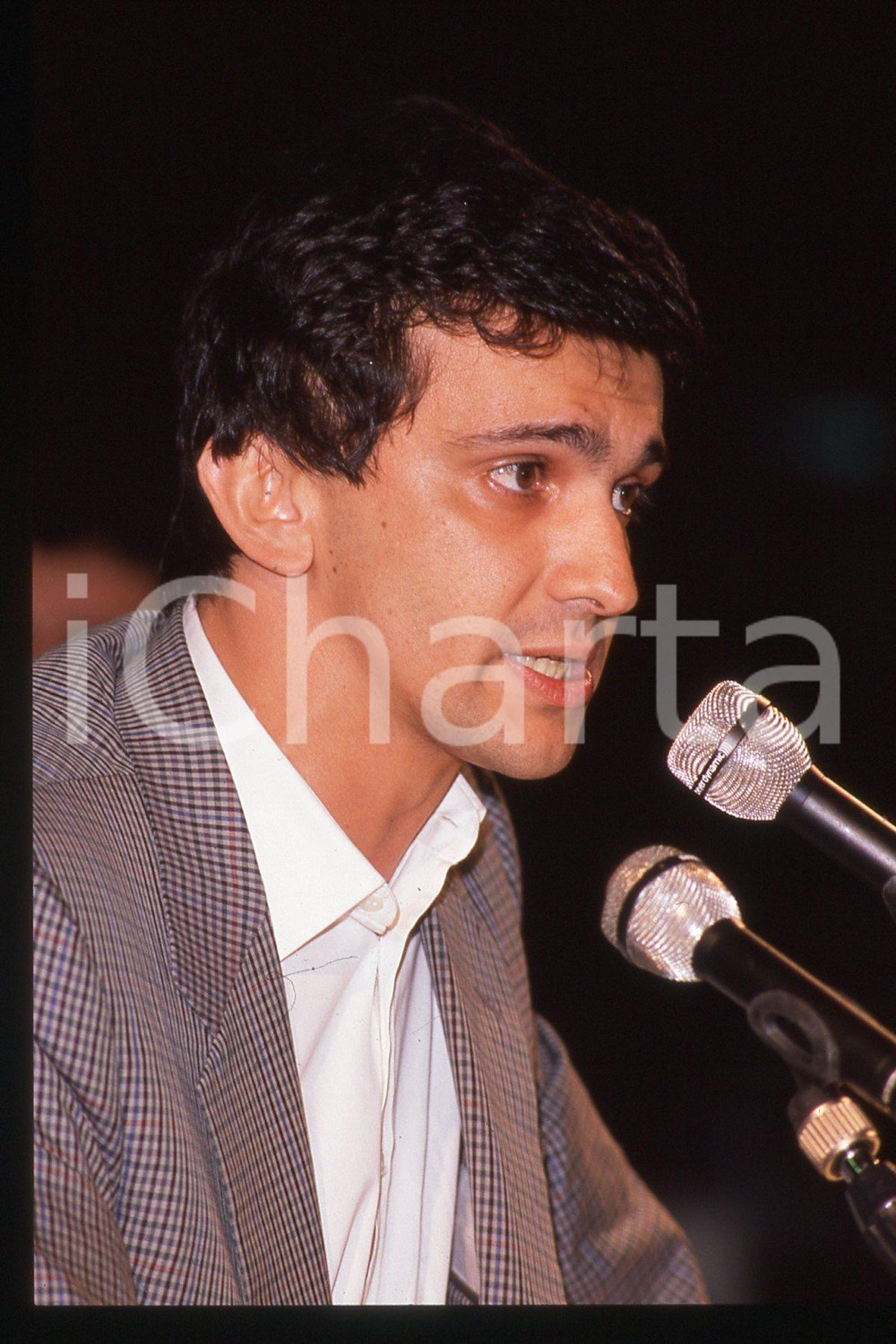 35mm vintage slide* 1990 ca ITALIA - PSDI Giovanni NEGRI Politico (37)  Diapositiva d'epoca, in formato 35 mm.CONDIZIONI: GOODE' severamente vietata la riproduzione. Tutti i diritti sono riservati.Nella diapositiva ICharta mette in vendita, sul negozio eBay e in esclusiva sul sito "icharta" il proprio archivio composto da numerose diapositive e negativi fotografici d'epoca, tutti originali e autentici, che attraversano la storia del costume italiano tra gli la fine degli anni Sessanta e Novanta.Si tratta di uno sguardo inedito sull'attualit&agrave;, la politica, la vita quotidiana, il gossip e la cultura, che fotografa il cambiamento della nazione in quest'ultimo scorcio del XX secolo. Un'occasione unica per il mercato del collezionismo, che vede finalmente disponibile un archivio eccezionale per vastit&agrave;, tematiche e condizioni, in un settore (il negativo fotografico e la diapositiva) di assoluta novit&agrave; e dalle interessanti prospettive di investimento. GOOD/buono   originale e autentica 1
