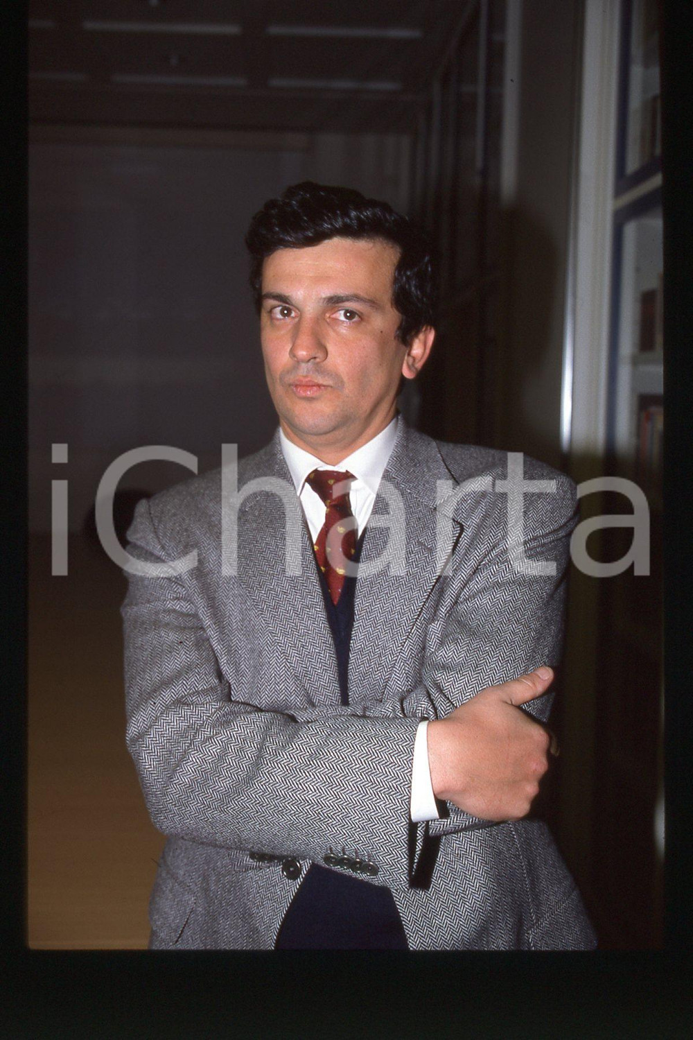 35mm vintage slide* 1990 ca ITALIA - PSDI Giovanni NEGRI Politico (46)  Diapositiva d'epoca, in formato 35 mm.CONDIZIONI: GOODE' severamente vietata la riproduzione. Tutti i diritti sono riservati.Nella diapositiva ICharta mette in vendita, sul negozio eBay e in esclusiva sul sito "icharta" il proprio archivio composto da numerose diapositive e negativi fotografici d'epoca, tutti originali e autentici, che attraversano la storia del costume italiano tra gli la fine degli anni Sessanta e Novanta.Si tratta di uno sguardo inedito sull'attualit&agrave;, la politica, la vita quotidiana, il gossip e la cultura, che fotografa il cambiamento della nazione in quest'ultimo scorcio del XX secolo. Un'occasione unica per il mercato del collezionismo, che vede finalmente disponibile un archivio eccezionale per vastit&agrave;, tematiche e condizioni, in un settore (il negativo fotografico e la diapositiva) di assoluta novit&agrave; e dalle interessanti prospettive di investimento. GOOD/buono   originale e autentica 1