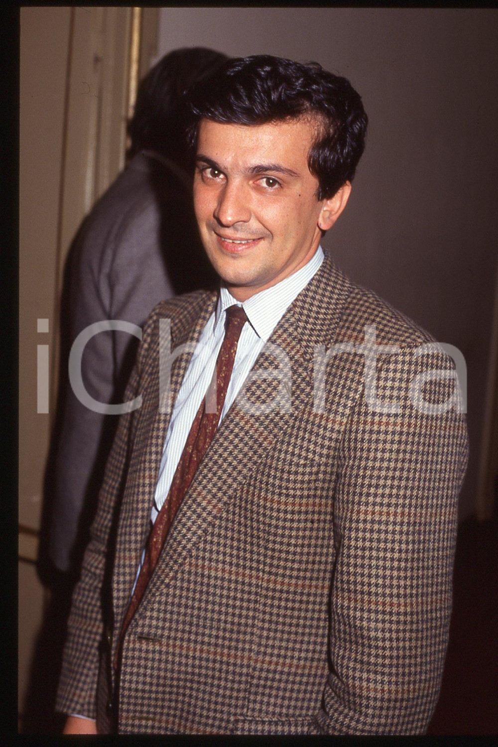 35mm vintage slide* 1990 ca ITALIA - PSDI Giovanni NEGRI Politico (69)  Diapositiva d'epoca, in formato 35 mm.CONDIZIONI: GOODE' severamente vietata la riproduzione. Tutti i diritti sono riservati.Nella diapositiva ICharta mette in vendita, sul negozio eBay e in esclusiva sul sito "icharta" il proprio archivio composto da numerose diapositive e negativi fotografici d'epoca, tutti originali e autentici, che attraversano la storia del costume italiano tra gli la fine degli anni Sessanta e Novanta.Si tratta di uno sguardo inedito sull'attualit&agrave;, la politica, la vita quotidiana, il gossip e la cultura, che fotografa il cambiamento della nazione in quest'ultimo scorcio del XX secolo. Un'occasione unica per il mercato del collezionismo, che vede finalmente disponibile un archivio eccezionale per vastit&agrave;, tematiche e condizioni, in un settore (il negativo fotografico e la diapositiva) di assoluta novit&agrave; e dalle interessanti prospettive di investimento. GOOD/buono   originale e autentica 1