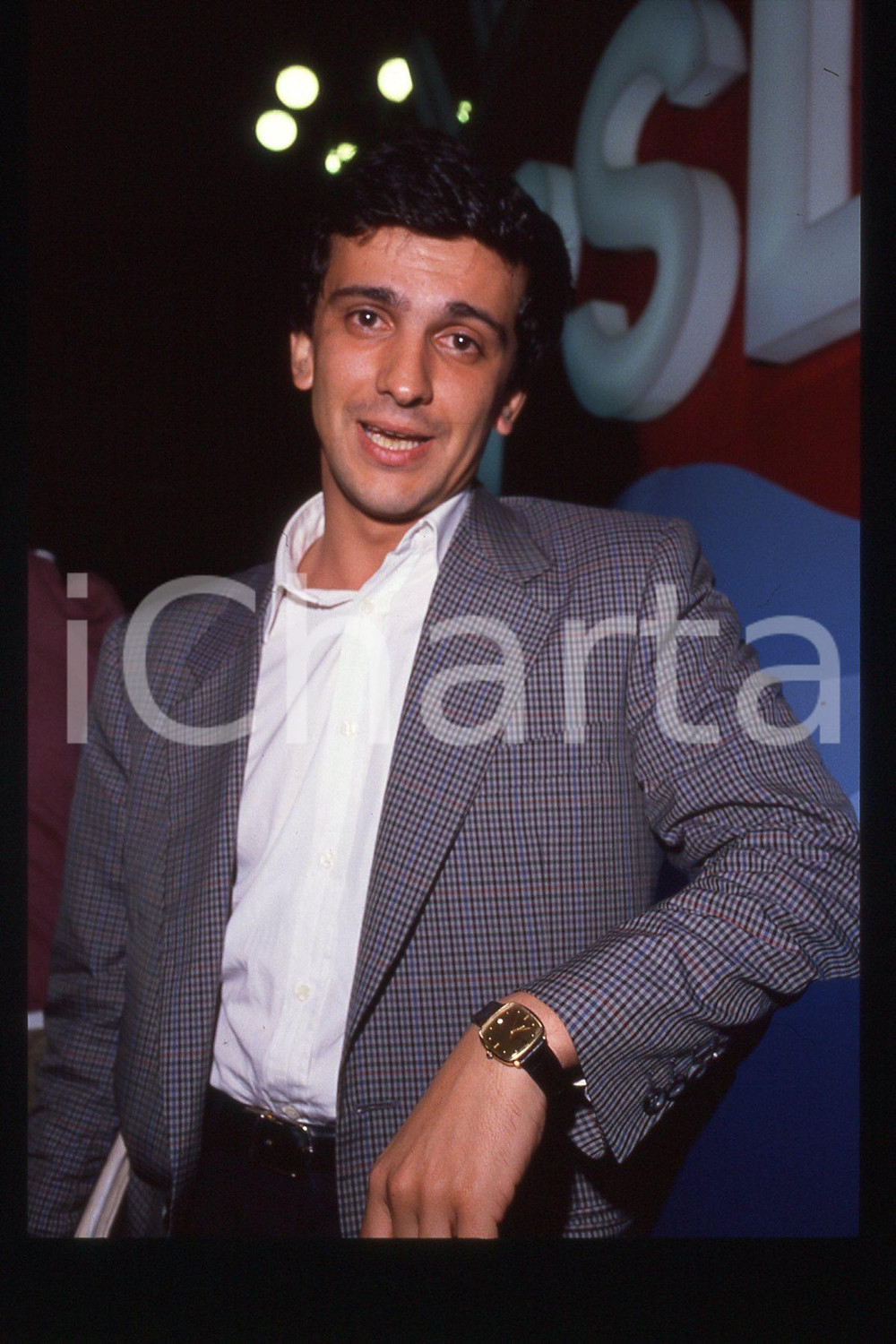 35mm vintage slide* 1990 ca ITALIA - PSDI Giovanni NEGRI Politico (72)  Diapositiva d'epoca, in formato 35 mm.CONDIZIONI: GOODE' severamente vietata la riproduzione. Tutti i diritti sono riservati.Nella diapositiva ICharta mette in vendita, sul negozio eBay e in esclusiva sul sito "icharta" il proprio archivio composto da numerose diapositive e negativi fotografici d'epoca, tutti originali e autentici, che attraversano la storia del costume italiano tra gli la fine degli anni Sessanta e Novanta.Si tratta di uno sguardo inedito sull'attualit&agrave;, la politica, la vita quotidiana, il gossip e la cultura, che fotografa il cambiamento della nazione in quest'ultimo scorcio del XX secolo. Un'occasione unica per il mercato del collezionismo, che vede finalmente disponibile un archivio eccezionale per vastit&agrave;, tematiche e condizioni, in un settore (il negativo fotografico e la diapositiva) di assoluta novit&agrave; e dalle interessanti prospettive di investimento. GOOD/buono   originale e autentica 1