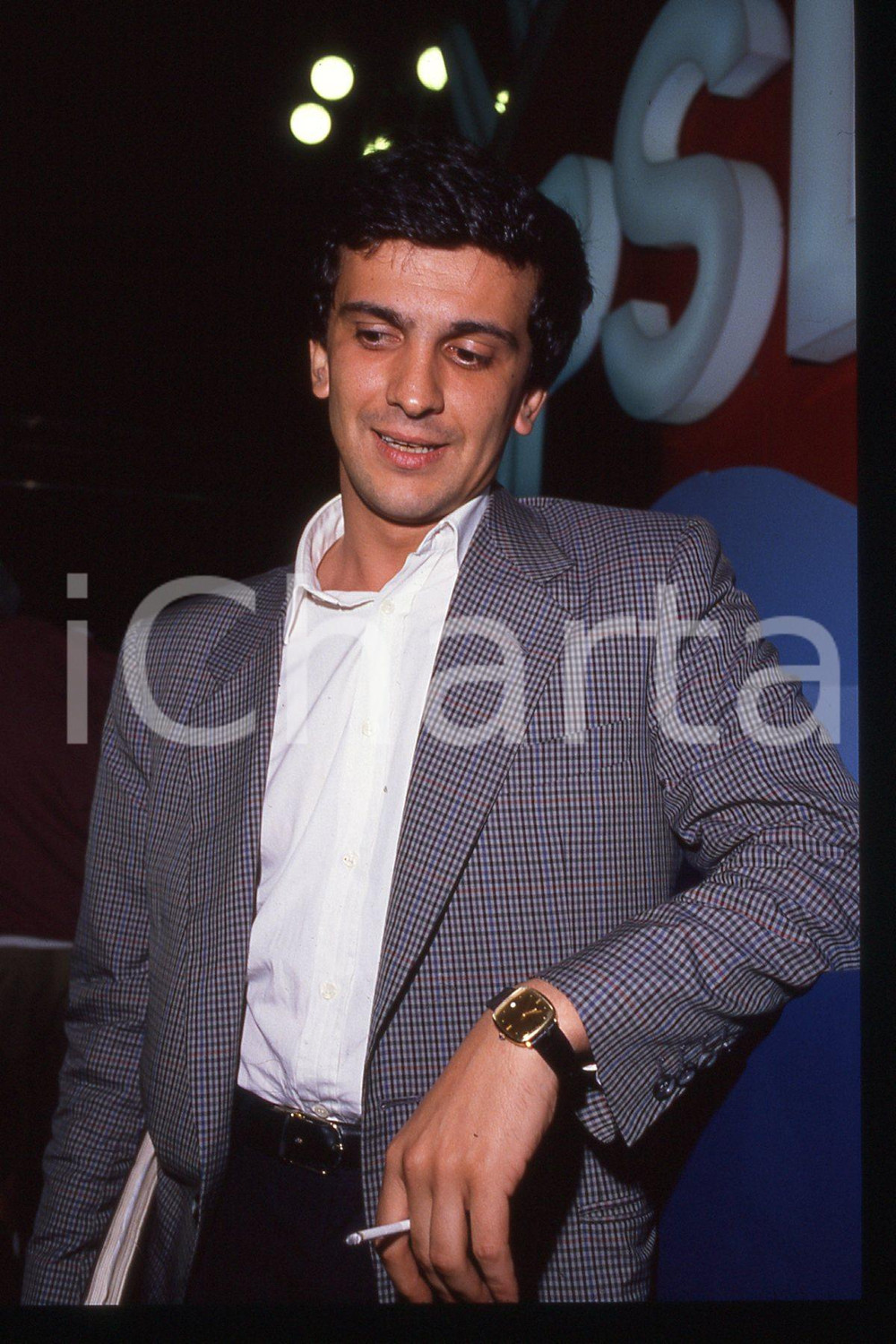 35mm vintage slide* 1990 ca ITALIA - PSDI Giovanni NEGRI Politico (75)  Diapositiva d'epoca, in formato 35 mm.CONDIZIONI: GOODE' severamente vietata la riproduzione. Tutti i diritti sono riservati.Nella diapositiva ICharta mette in vendita, sul negozio eBay e in esclusiva sul sito "icharta" il proprio archivio composto da numerose diapositive e negativi fotografici d'epoca, tutti originali e autentici, che attraversano la storia del costume italiano tra gli la fine degli anni Sessanta e Novanta.Si tratta di uno sguardo inedito sull'attualit&agrave;, la politica, la vita quotidiana, il gossip e la cultura, che fotografa il cambiamento della nazione in quest'ultimo scorcio del XX secolo. Un'occasione unica per il mercato del collezionismo, che vede finalmente disponibile un archivio eccezionale per vastit&agrave;, tematiche e condizioni, in un settore (il negativo fotografico e la diapositiva) di assoluta novit&agrave; e dalle interessanti prospettive di investimento. GOOD/buono   originale e autentica 1
