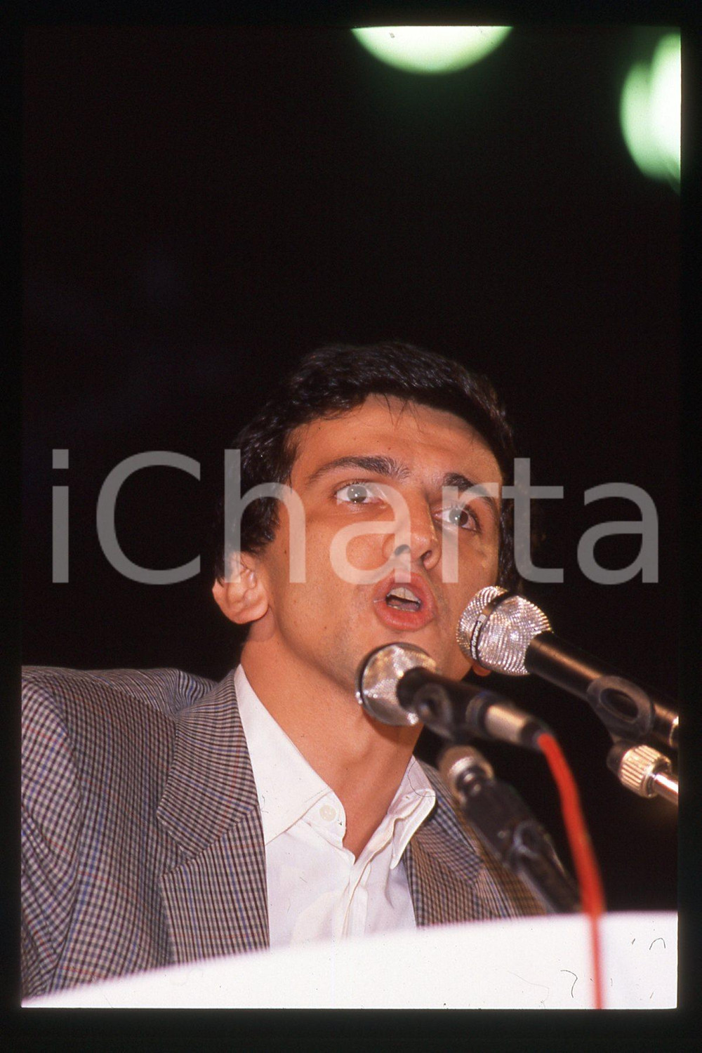 35mm vintage slide* 1990 ca ITALIA - PSDI Giovanni NEGRI Politico (61)  Diapositiva d'epoca, in formato 35 mm.CONDIZIONI: GOODE' severamente vietata la riproduzione. Tutti i diritti sono riservati.Nella diapositiva ICharta mette in vendita, sul negozio eBay e in esclusiva sul sito "icharta" il proprio archivio composto da numerose diapositive e negativi fotografici d'epoca, tutti originali e autentici, che attraversano la storia del costume italiano tra gli la fine degli anni Sessanta e Novanta.Si tratta di uno sguardo inedito sull'attualit&agrave;, la politica, la vita quotidiana, il gossip e la cultura, che fotografa il cambiamento della nazione in quest'ultimo scorcio del XX secolo. Un'occasione unica per il mercato del collezionismo, che vede finalmente disponibile un archivio eccezionale per vastit&agrave;, tematiche e condizioni, in un settore (il negativo fotografico e la diapositiva) di assoluta novit&agrave; e dalle interessanti prospettive di investimento. GOOD/buono   originale e autentica 1