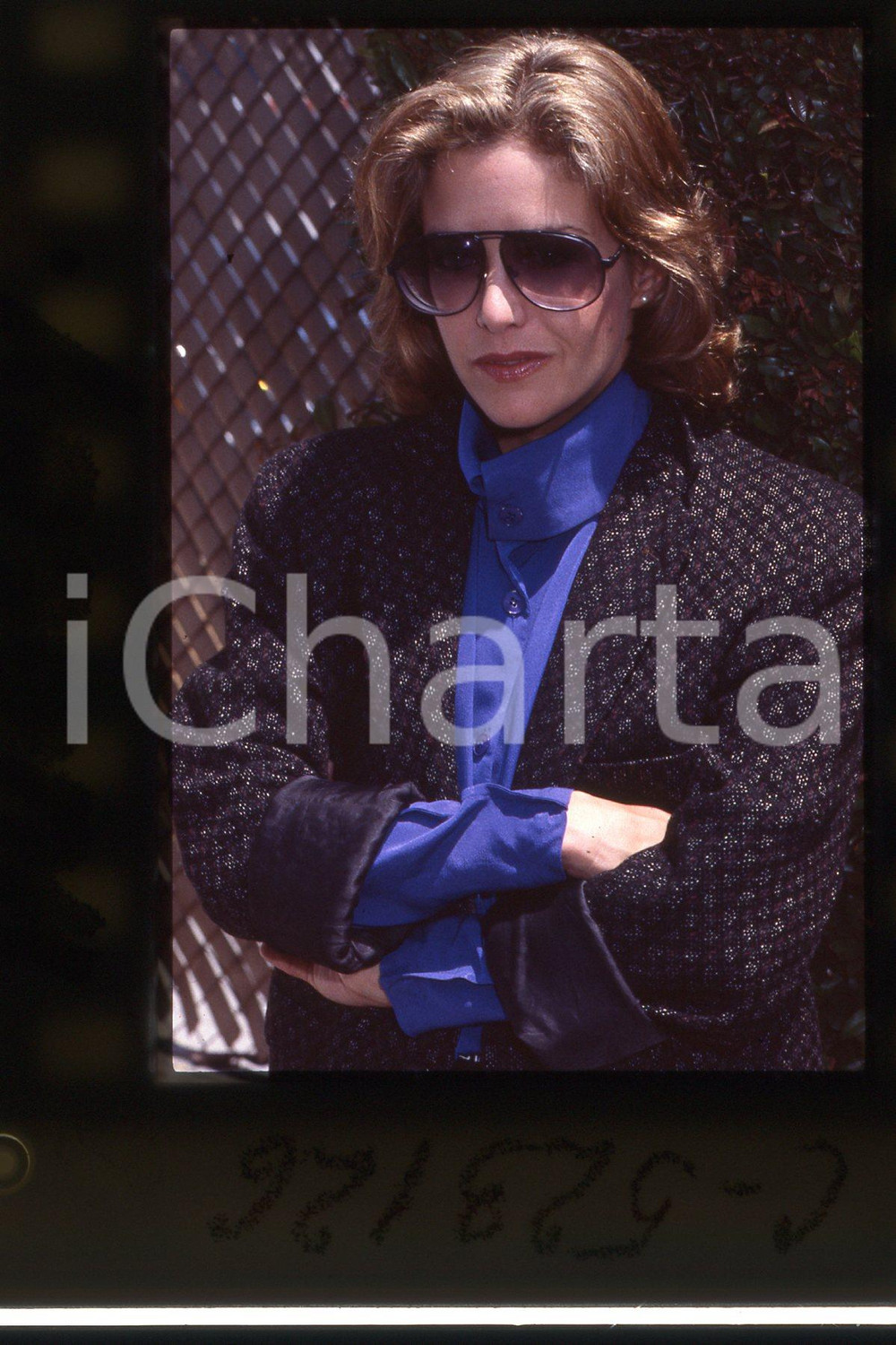35mm vintage slide* 1985 ca CINEMA Season HUBLEY Actress  Diapositiva d'epoca, in formato 35 mm.CONDIZIONI: GOODE' severamente vietata la riproduzione. Tutti i diritti sono riservati.Nella diapositiva ICharta mette in vendita, sul negozio eBay e in esclusiva sul sito "icharta" il proprio archivio composto da numerose diapositive e negativi fotografici d'epoca, tutti originali e autentici, che attraversano la storia del costume italiano tra gli la fine degli anni Sessanta e Novanta.Si tratta di uno sguardo inedito sull'attualit&agrave;, la politica, la vita quotidiana, il gossip e la cultura, che fotografa il cambiamento della nazione in quest'ultimo scorcio del XX secolo. Un'occasione unica per il mercato del collezionismo, che vede finalmente disponibile un archivio eccezionale per vastit&agrave;, tematiche e condizioni, in un settore (il negativo fotografico e la diapositiva) di assoluta novit&agrave; e dalle interessanti prospettive di investimento. GOOD/buono   originale e autentica 1