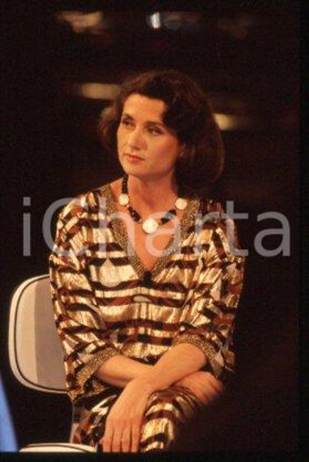 35mm vintage slide* 1985 ca ITALIA - MUSICA Gigliola CINQUETTI Ritratto (12)  Diapositiva d'epoca, in formato 35 mm.CONDIZIONI: GOODE' severamente vietata la riproduzione. Tutti i diritti sono riservati.Nella diapositiva ICharta mette in vendita, sul negozio eBay e in esclusiva sul sito "icharta" il proprio archivio composto da numerose diapositive e negativi fotografici d'epoca, tutti originali e autentici, che attraversano la storia del costume italiano tra gli la fine degli anni Sessanta e Novanta.Si tratta di uno sguardo inedito sull'attualit&agrave;, la politica, la vita quotidiana, il gossip e la cultura, che fotografa il cambiamento della nazione in quest'ultimo scorcio del XX secolo. Un'occasione unica per il mercato del collezionismo, che vede finalmente disponibile un archivio eccezionale per vastit&agrave;, tematiche e condizioni, in un settore (il negativo fotografico e la diapositiva) di assoluta novit&agrave; e dalle interessanti prospettive di investimento. GOOD/buono   originale e autentica 1