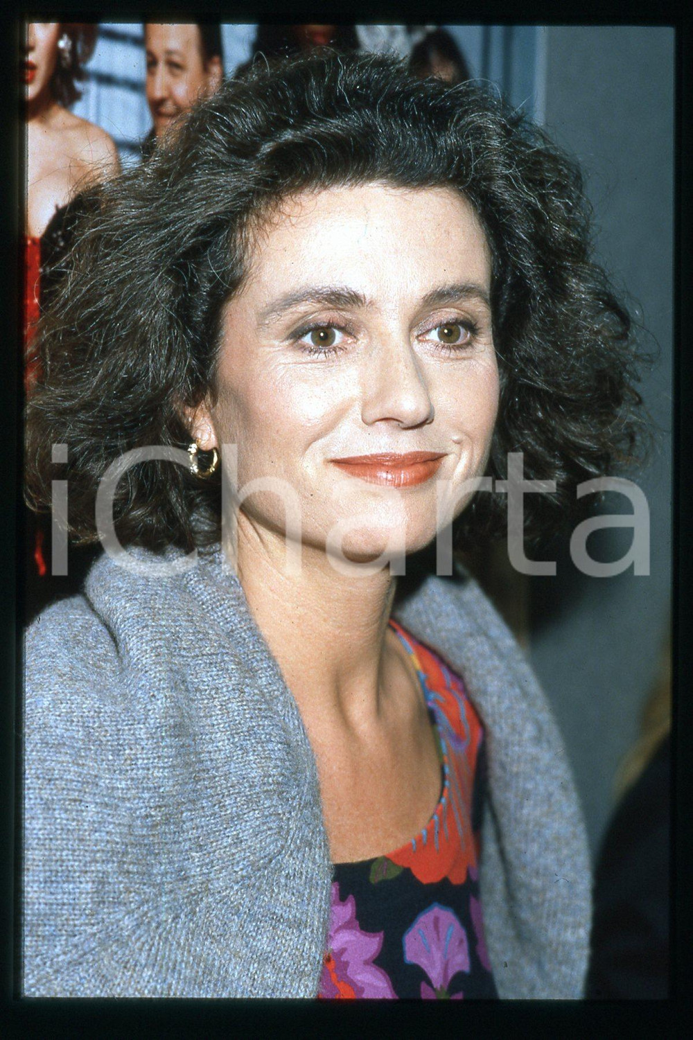 35mm vintage slide* 1985 ca ITALIA - MUSICA, Gigliola CINQUETTI Ritratto (132)  Diapositiva d'epoca, in formato 35 mm.CONDIZIONI: GOODE' severamente vietata la riproduzione. Tutti i diritti sono riservati.Nella diapositiva ICharta mette in vendita, sul negozio eBay e in esclusiva sul sito "icharta" il proprio archivio composto da numerose diapositive e negativi fotografici d'epoca, tutti originali e autentici, che attraversano la storia del costume italiano tra gli la fine degli anni Sessanta e Novanta.Si tratta di uno sguardo inedito sull'attualit&agrave;, la politica, la vita quotidiana, il gossip e la cultura, che fotografa il cambiamento della nazione in quest'ultimo scorcio del XX secolo. Un'occasione unica per il mercato del collezionismo, che vede finalmente disponibile un archivio eccezionale per vastit&agrave;, tematiche e condizioni, in un settore (il negativo fotografico e la diapositiva) di assoluta novit&agrave; e dalle interessanti prospettive di investimento. GOOD/buono   originale e autentica 1