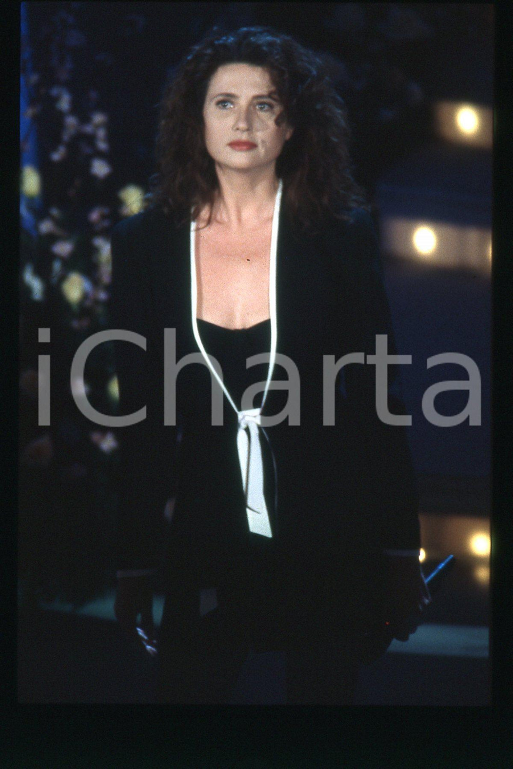 35mm vintage slide* 1985 ca ITALIA - MUSICA, Gigliola CINQUETTI Ritratto (207)  Diapositiva d'epoca, in formato 35 mm.CONDIZIONI: GOODE' severamente vietata la riproduzione. Tutti i diritti sono riservati.Nella diapositiva ICharta mette in vendita, sul negozio eBay e in esclusiva sul sito "icharta" il proprio archivio composto da numerose diapositive e negativi fotografici d'epoca, tutti originali e autentici, che attraversano la storia del costume italiano tra gli la fine degli anni Sessanta e Novanta.Si tratta di uno sguardo inedito sull'attualit&agrave;, la politica, la vita quotidiana, il gossip e la cultura, che fotografa il cambiamento della nazione in quest'ultimo scorcio del XX secolo. Un'occasione unica per il mercato del collezionismo, che vede finalmente disponibile un archivio eccezionale per vastit&agrave;, tematiche e condizioni, in un settore (il negativo fotografico e la diapositiva) di assoluta novit&agrave; e dalle interessanti prospettive di investimento. GOOD/buono   originale e autentica 1