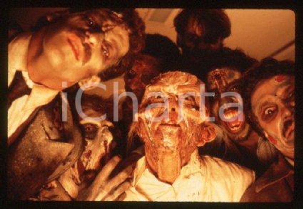 35mm vintage slide* 1989 CINEMA - "THE VINEYARD", James HONG, Michael WONG (10)  Diapositiva d'epoca, in formato 35 mm.CONDIZIONI: GOODE' severamente vietata la riproduzione. Tutti i diritti sono riservati.Nella diapositiva ICharta mette in vendita, sul negozio eBay e in esclusiva sul sito "icharta" il proprio archivio composto da numerose diapositive e negativi fotografici d'epoca, tutti originali e autentici, che attraversano la storia del costume italiano tra gli la fine degli anni Sessanta e Novanta.Si tratta di uno sguardo inedito sull'attualit&agrave;, la politica, la vita quotidiana, il gossip e la cultura, che fotografa il cambiamento della nazione in quest'ultimo scorcio del XX secolo. Un'occasione unica per il mercato del collezionismo, che vede finalmente disponibile un archivio eccezionale per vastit&agrave;, tematiche e condizioni, in un settore (il negativo fotografico e la diapositiva) di assoluta novit&agrave; e dalle interessanti prospettive di investimento. GOOD/buono   originale e autentica 1