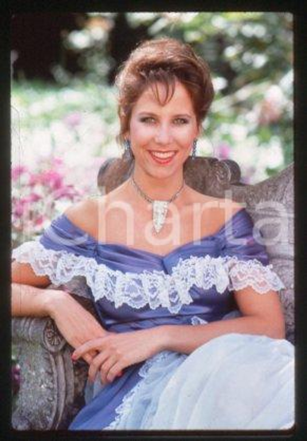 35mm vintage slide* 1989 CINEMA - "THE VINEYARD", James HONG, Michael WONG (12)  Diapositiva d'epoca, in formato 35 mm.CONDIZIONI: GOODE' severamente vietata la riproduzione. Tutti i diritti sono riservati.Nella diapositiva ICharta mette in vendita, sul negozio eBay e in esclusiva sul sito "icharta" il proprio archivio composto da numerose diapositive e negativi fotografici d'epoca, tutti originali e autentici, che attraversano la storia del costume italiano tra gli la fine degli anni Sessanta e Novanta.Si tratta di uno sguardo inedito sull'attualit&agrave;, la politica, la vita quotidiana, il gossip e la cultura, che fotografa il cambiamento della nazione in quest'ultimo scorcio del XX secolo. Un'occasione unica per il mercato del collezionismo, che vede finalmente disponibile un archivio eccezionale per vastit&agrave;, tematiche e condizioni, in un settore (il negativo fotografico e la diapositiva) di assoluta novit&agrave; e dalle interessanti prospettive di investimento. GOOD/buono   originale e autentica 1