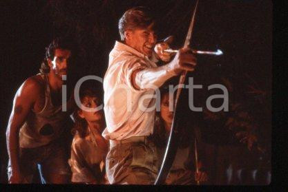 35mm vintage slide* 1989 CINEMA - "THE VINEYARD", James HONG, Michael WONG (27)  Diapositiva d'epoca, in formato 35 mm.CONDIZIONI: GOODE' severamente vietata la riproduzione. Tutti i diritti sono riservati.Nella diapositiva ICharta mette in vendita, sul negozio eBay e in esclusiva sul sito "icharta" il proprio archivio composto da numerose diapositive e negativi fotografici d'epoca, tutti originali e autentici, che attraversano la storia del costume italiano tra gli la fine degli anni Sessanta e Novanta.Si tratta di uno sguardo inedito sull'attualit&agrave;, la politica, la vita quotidiana, il gossip e la cultura, che fotografa il cambiamento della nazione in quest'ultimo scorcio del XX secolo. Un'occasione unica per il mercato del collezionismo, che vede finalmente disponibile un archivio eccezionale per vastit&agrave;, tematiche e condizioni, in un settore (il negativo fotografico e la diapositiva) di assoluta novit&agrave; e dalle interessanti prospettive di investimento. GOOD/buono   originale e autentica 1